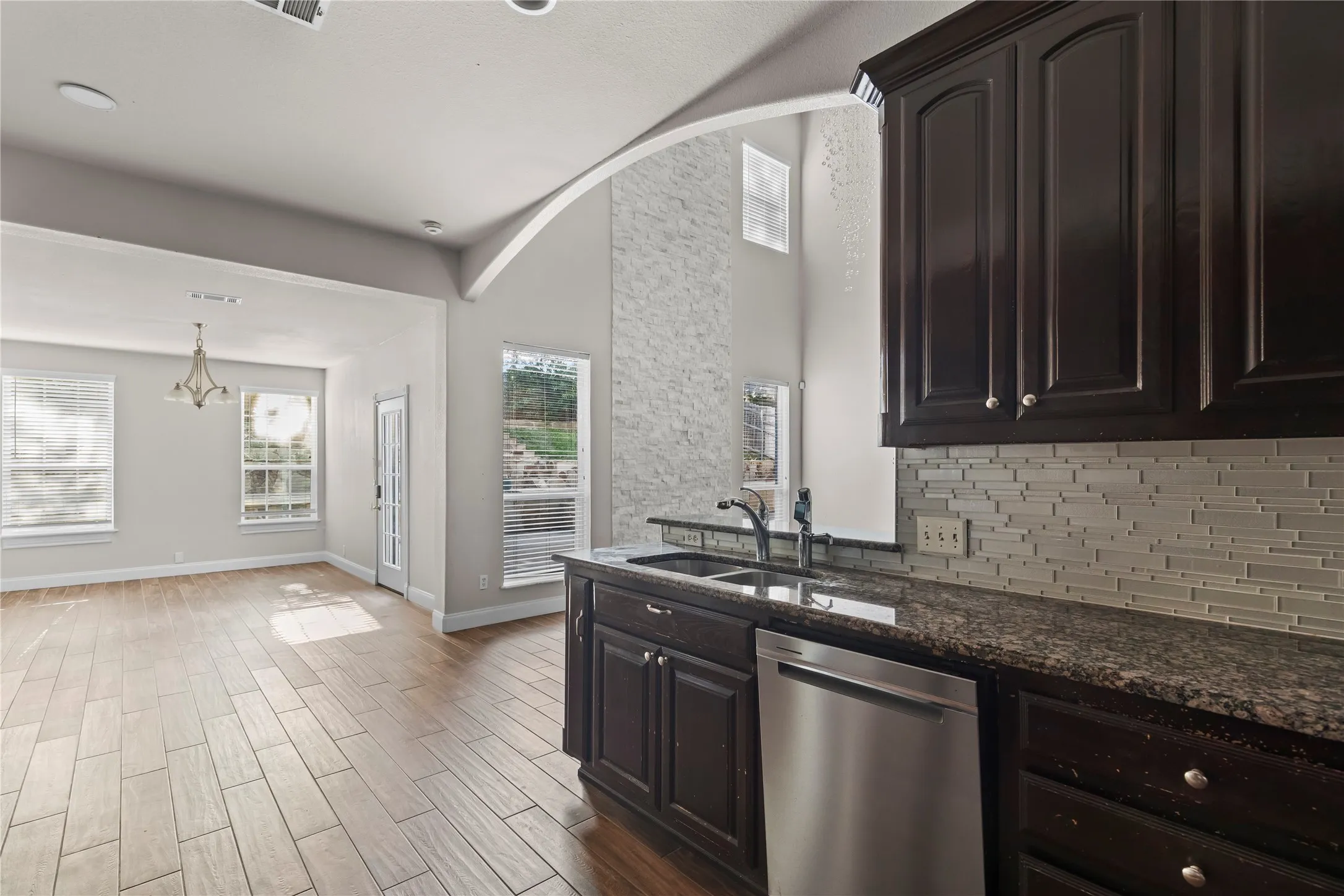 Single Family Residence For Rent in Tarrant County , 5517 Greenview Court, North Richland Hills, Texas 76148, 5 Bedroom, 3 Bathroom, 2 Garage spaces, 3,500 Sqft, built in 2001, mls#21292543, Real Estate Agent in North Richland Hills, Homes For Rent in Tarrant county, Homes For Rent in North Richland Hills, Realtor in North Richland Hills Texas, Real Estate Brokerage Independent Realty Texas, Luminita Cordes Realtor