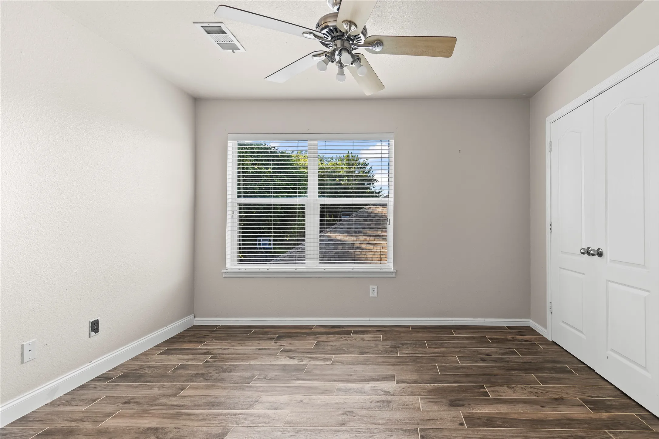 Single Family Residence For Rent in Tarrant County , 5517 Greenview Court, North Richland Hills, Texas 76148, 5 Bedroom, 3 Bathroom, 2 Garage spaces, 3,500 Sqft, built in 2001, mls#21292543, Real Estate Agent in North Richland Hills, Homes For Rent in Tarrant county, Homes For Rent in North Richland Hills, Realtor in North Richland Hills Texas, Real Estate Brokerage Independent Realty Texas, Luminita Cordes Realtor