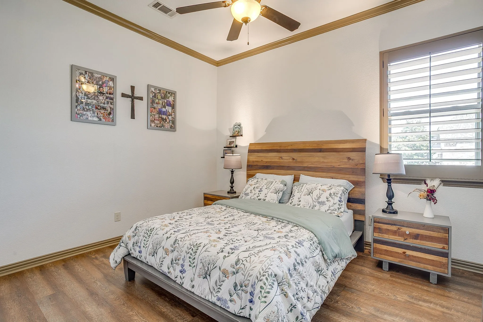 Single Family Residence For Sale in Tarrant County , 12416 Indian Creek Drive, Fort Worth, Texas 76179, 4 Bedroom, 4 Bathroom, 3 Garage spaces, 3,885 Sqft, built in 2014, mls#21290922, Real Estate Agent in Fort Worth, Homes For Sale in Tarrant county, Homes For Sale in Fort Worth, Realtor in Fort Worth Texas, Real Estate Brokerage Independent Realty Texas, Luminita Cordes Realtor