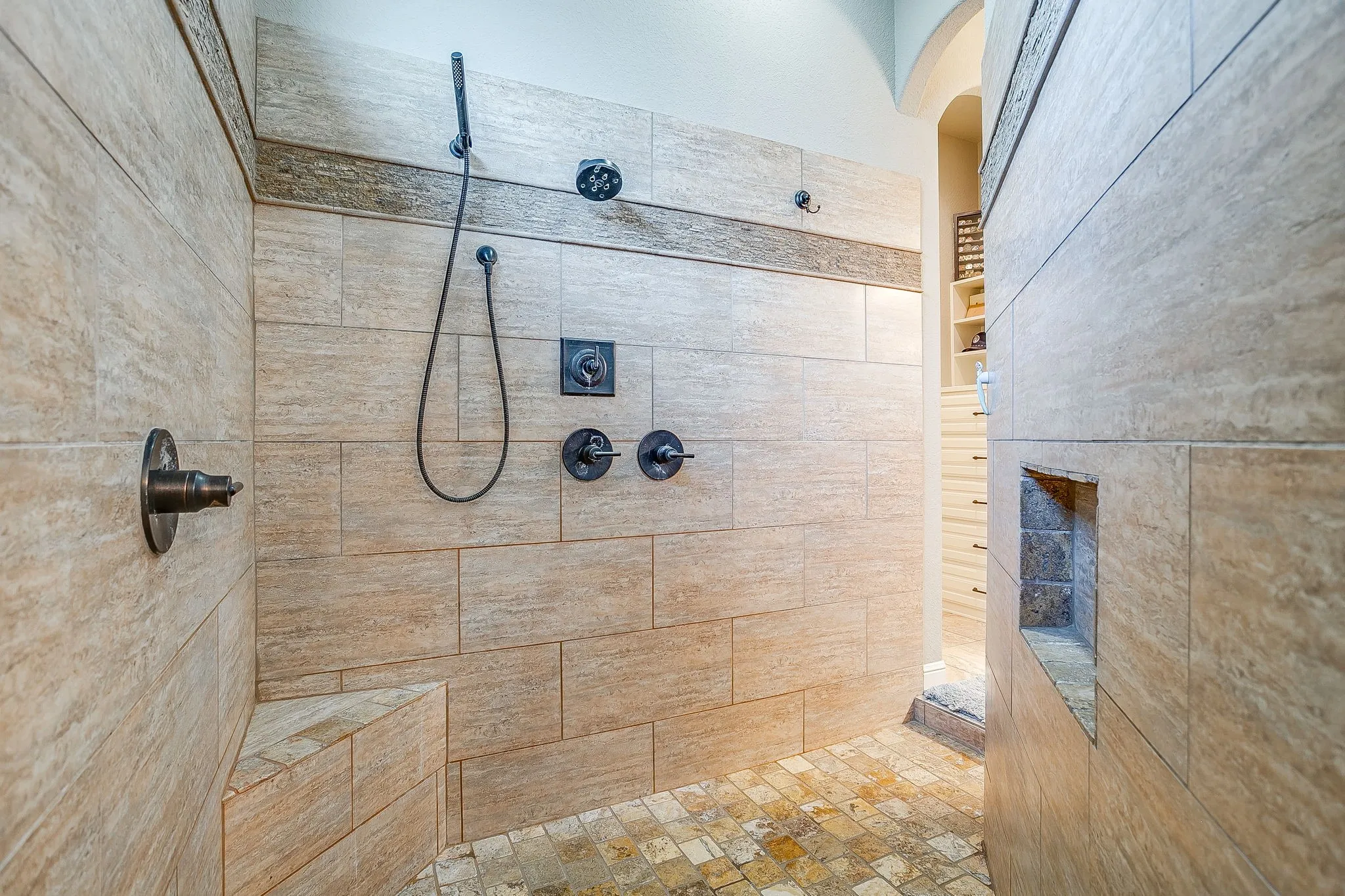 Single Family Residence For Sale in Tarrant County , 12416 Indian Creek Drive, Fort Worth, Texas 76179, 4 Bedroom, 4 Bathroom, 3 Garage spaces, 3,885 Sqft, built in 2014, mls#21290922, Real Estate Agent in Fort Worth, Homes For Sale in Tarrant county, Homes For Sale in Fort Worth, Realtor in Fort Worth Texas, Real Estate Brokerage Independent Realty Texas, Luminita Cordes Realtor