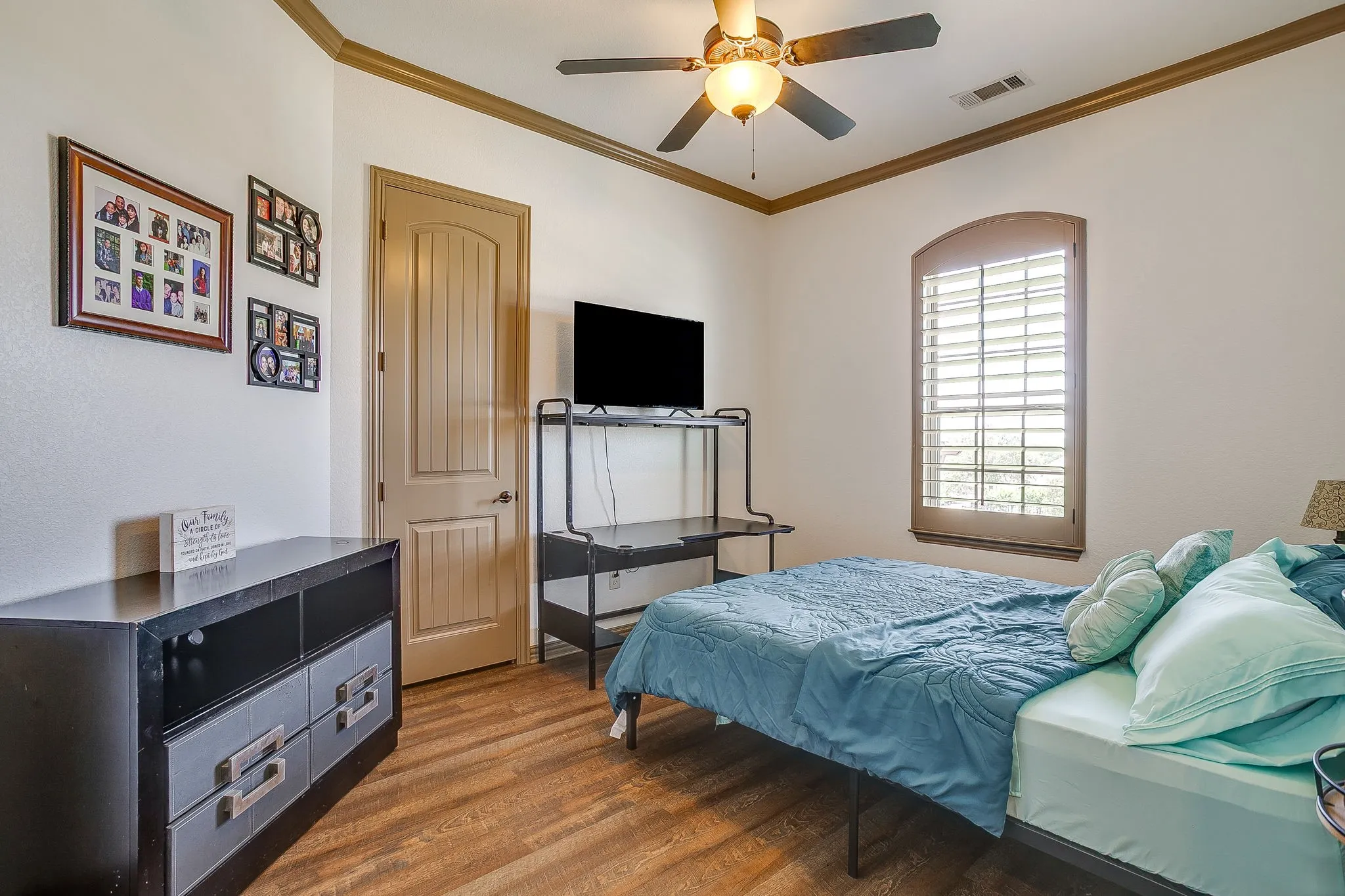 Single Family Residence For Sale in Tarrant County , 12416 Indian Creek Drive, Fort Worth, Texas 76179, 4 Bedroom, 4 Bathroom, 3 Garage spaces, 3,885 Sqft, built in 2014, mls#21290922, Real Estate Agent in Fort Worth, Homes For Sale in Tarrant county, Homes For Sale in Fort Worth, Realtor in Fort Worth Texas, Real Estate Brokerage Independent Realty Texas, Luminita Cordes Realtor