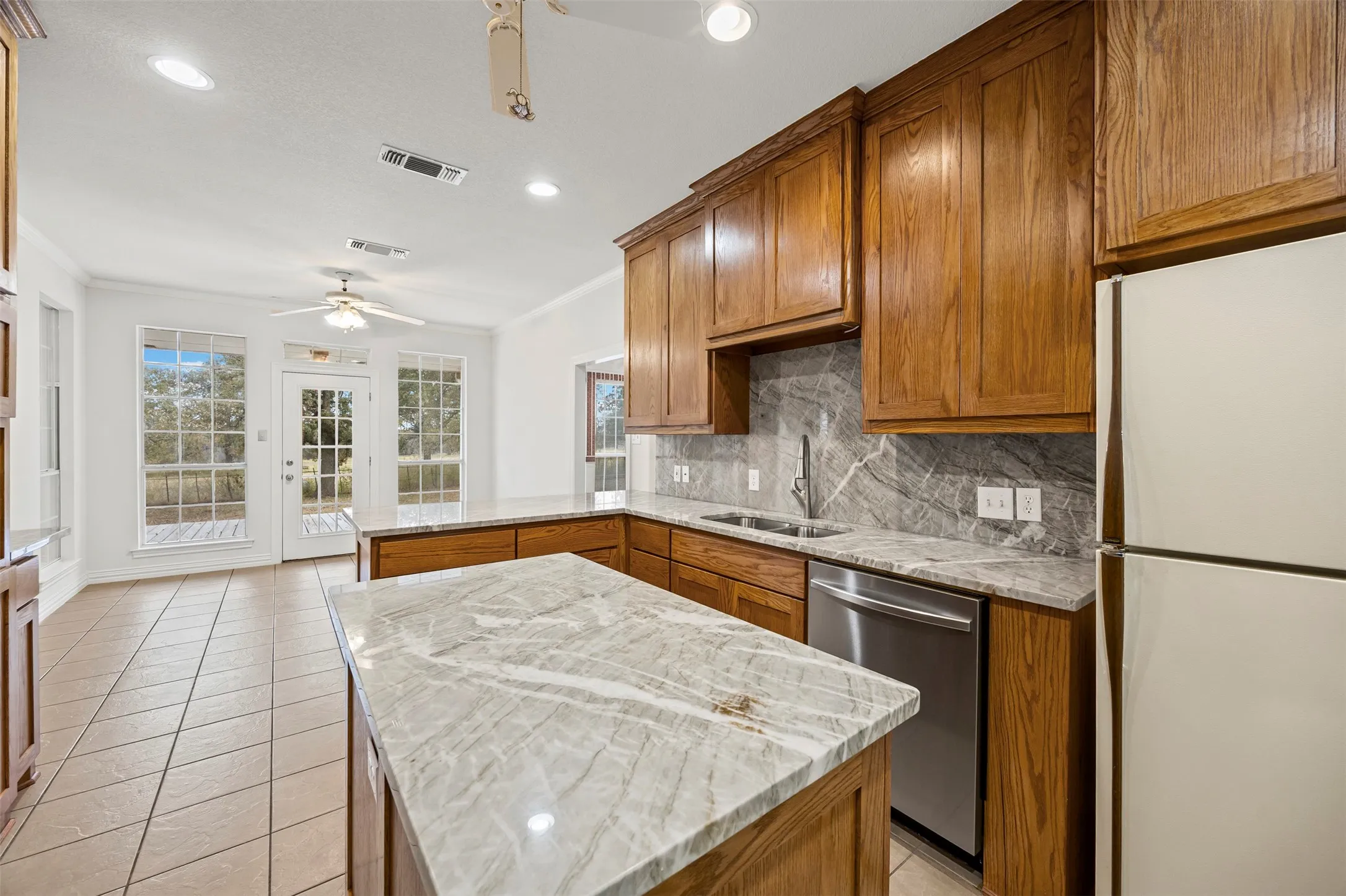 Single Family Residence For Sale in Palo Pinto County , 26184 S Fm 4, Lipan, Texas 76462, 4 Bedroom, 3 Bathroom, 2 Garage spaces, 4,400 Sqft, built in 1993, mls#21292536, Real Estate Agent in Lipan, Homes For Sale in Palo Pinto county, Homes For Sale in Lipan, Realtor in Lipan Texas, Real Estate Brokerage Independent Realty Texas, Luminita Cordes Realtor