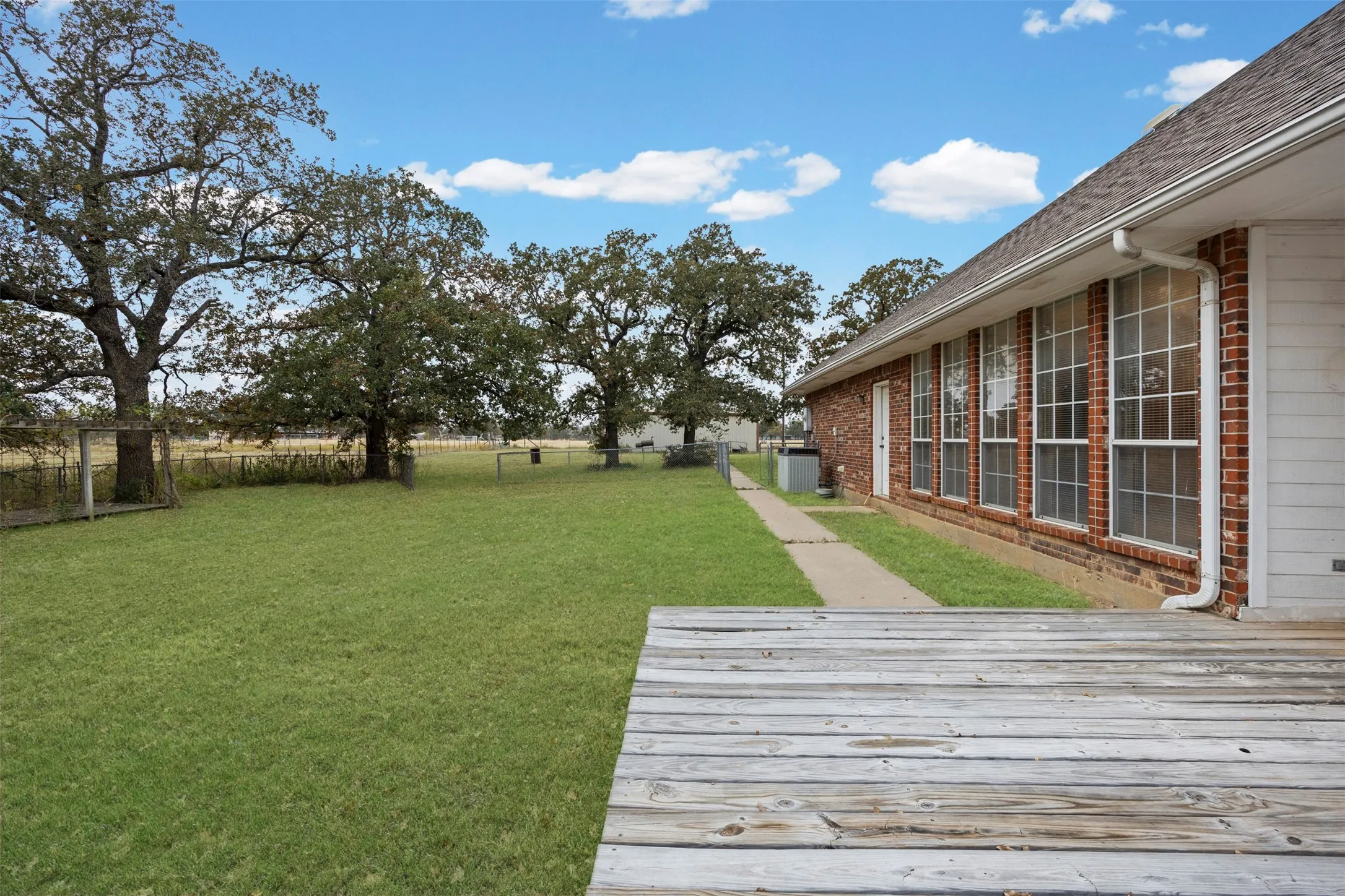 Single Family Residence For Sale in Palo Pinto County , 26184 S Fm 4, Lipan, Texas 76462, 4 Bedroom, 3 Bathroom, 2 Garage spaces, 4,400 Sqft, built in 1993, mls#21292536, Real Estate Agent in Lipan, Homes For Sale in Palo Pinto county, Homes For Sale in Lipan, Realtor in Lipan Texas, Real Estate Brokerage Independent Realty Texas, Luminita Cordes Realtor