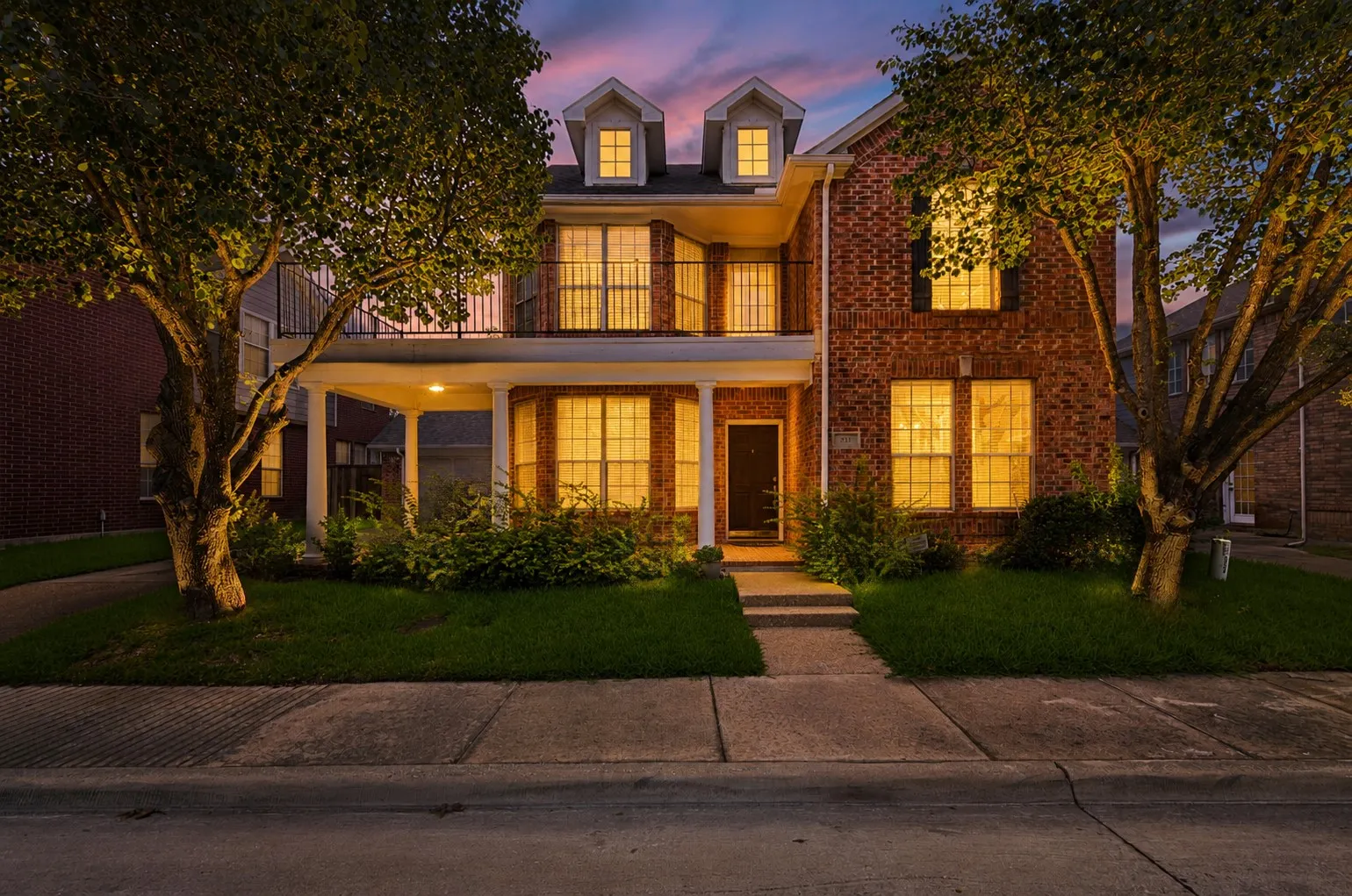 Single Family Residence For Sale in Dallas County , 531 Southridge Way, Irving, Texas 75063, 3 Bedroom, 3 Bathroom, 2 Garage spaces, 2,214 Sqft, built in 1998, mls#21288599, Real Estate Agent in Irving, Homes For Sale in Dallas county, Homes For Sale in Irving, Realtor in Irving Texas, Real Estate Brokerage Independent Realty Texas, Luminita Cordes Realtor