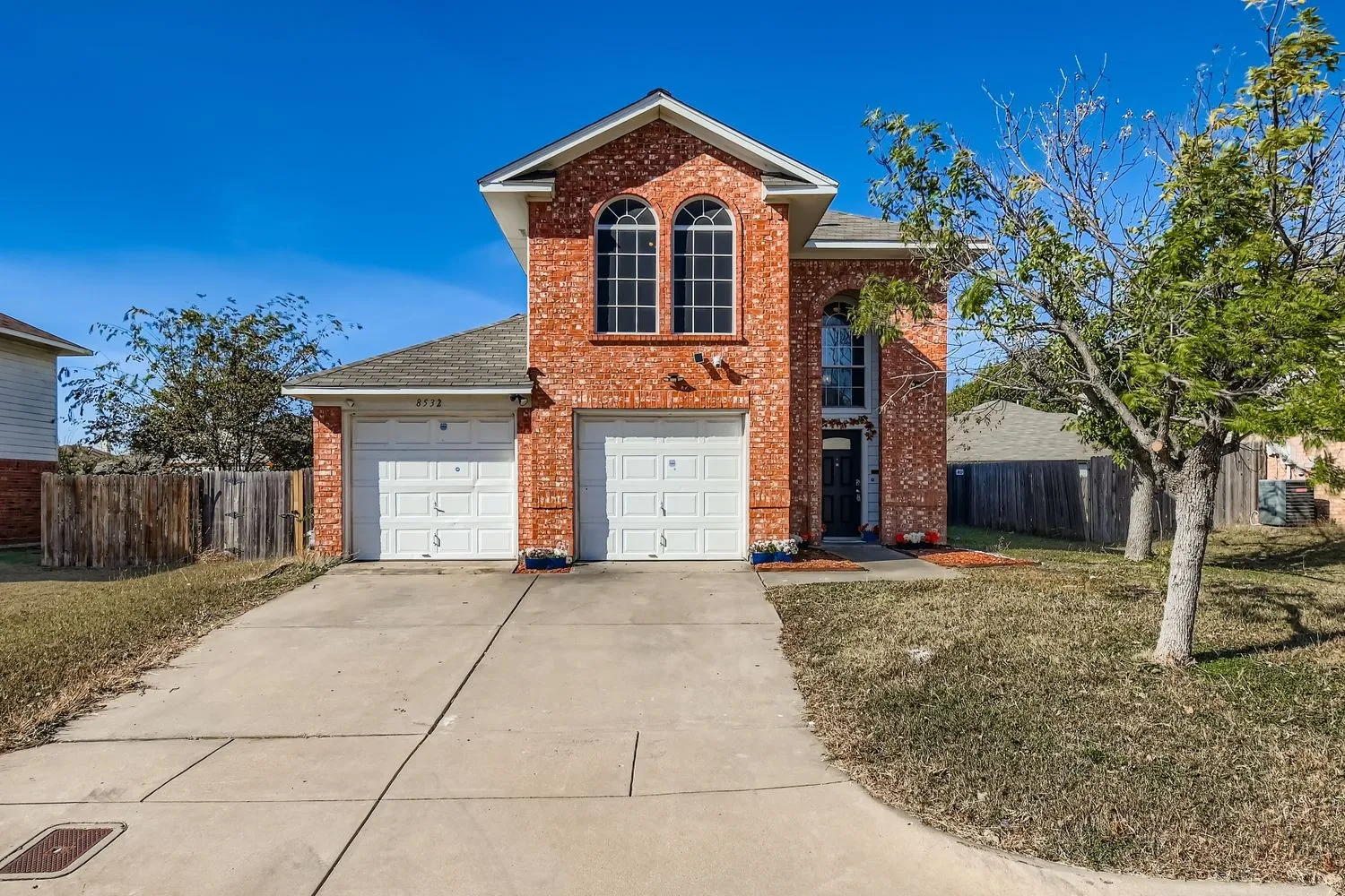 Single Family Residence For Sale in Tarrant County , 8532 Tallahassee Lane, Fort Worth, Texas 76123, 3 Bedroom, 3 Bathroom, 2 Garage spaces, 1,467 Sqft, built in 1996, mls#21292561, Real Estate Agent in Fort Worth, Homes For Sale in Tarrant county, Homes For Sale in Fort Worth, Realtor in Fort Worth Texas, Real Estate Brokerage Independent Realty Texas, Luminita Cordes Realtor