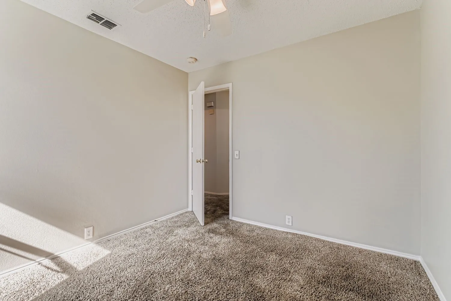 Single Family Residence For Sale in Tarrant County , 8532 Tallahassee Lane, Fort Worth, Texas 76123, 3 Bedroom, 3 Bathroom, 2 Garage spaces, 1,467 Sqft, built in 1996, mls#21292561, Real Estate Agent in Fort Worth, Homes For Sale in Tarrant county, Homes For Sale in Fort Worth, Realtor in Fort Worth Texas, Real Estate Brokerage Independent Realty Texas, Luminita Cordes Realtor