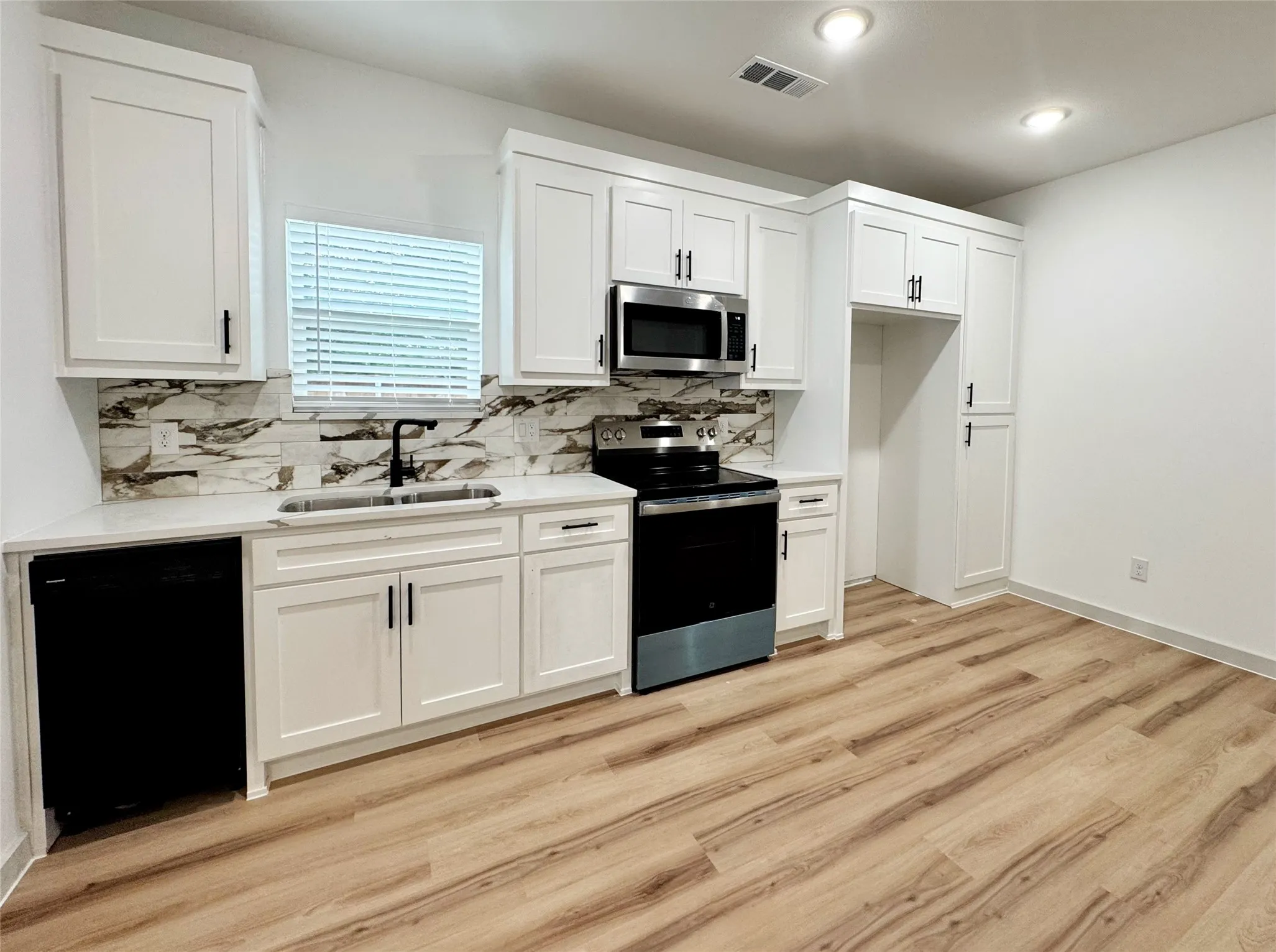 Duplex For Sale in Hunt County , 2916 Hemphill Street, Greenville, Texas 75401, 6 Bedroom, 4 Bathroom, Garage spaces, 1,820 Sqft, built in 2026, mls#21291220, Real Estate Agent in Greenville, Homes For Sale in Hunt county, Homes For Sale in Greenville, Realtor in Greenville Texas, Real Estate Brokerage Independent Realty Texas, Luminita Cordes Realtor