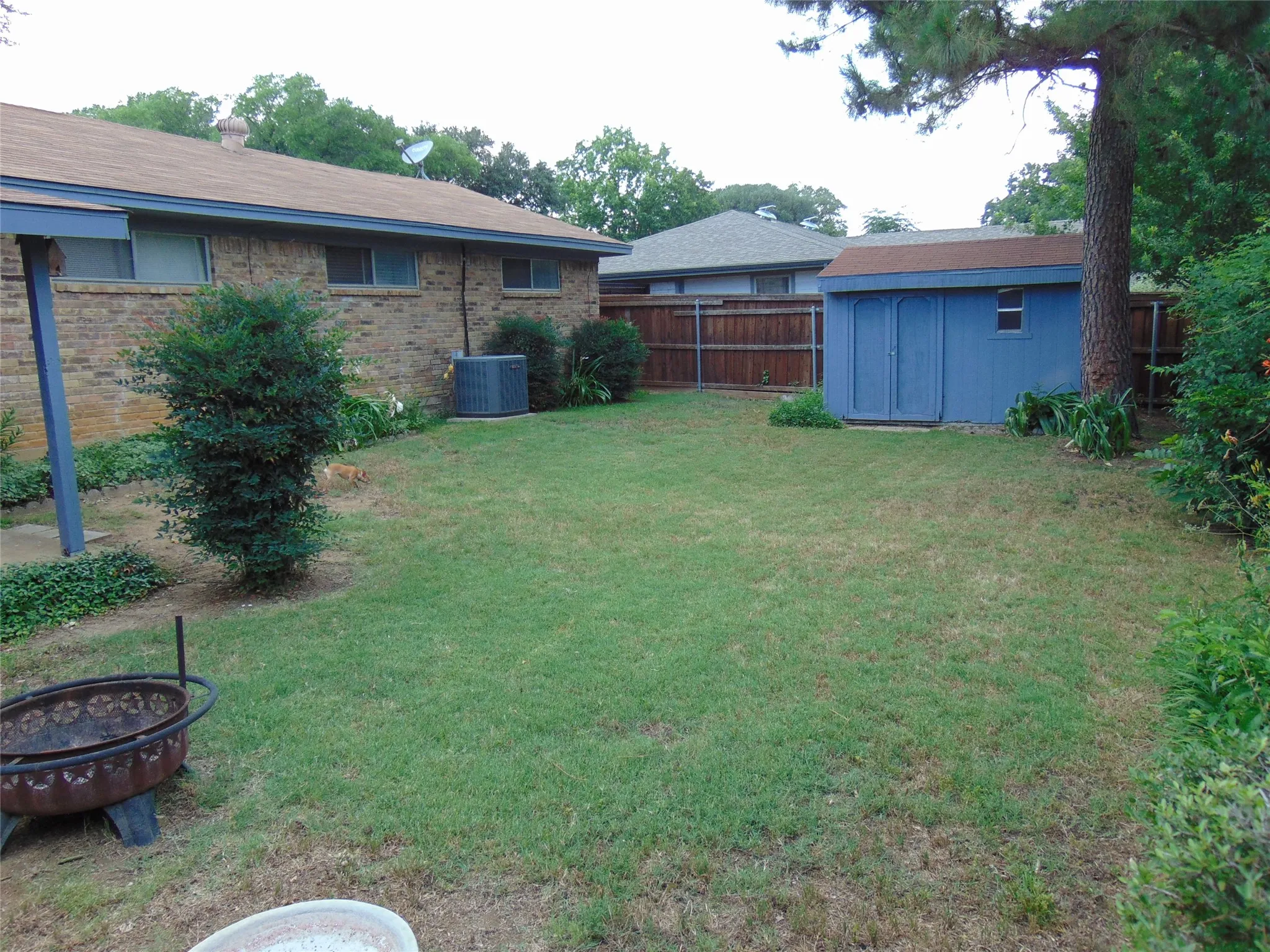 Single Family Residence For Sale in Denton County , 5420 Kings Manor Drive, Lake Dallas, Texas 75065, 3 Bedroom, 2 Bathroom, 2 Garage spaces, 1,435 Sqft, built in 1976, mls#21292566, Real Estate Agent in Lake Dallas, Homes For Sale in Denton county, Homes For Sale in Lake Dallas, Realtor in Lake Dallas Texas, Real Estate Brokerage Independent Realty Texas, Luminita Cordes Realtor