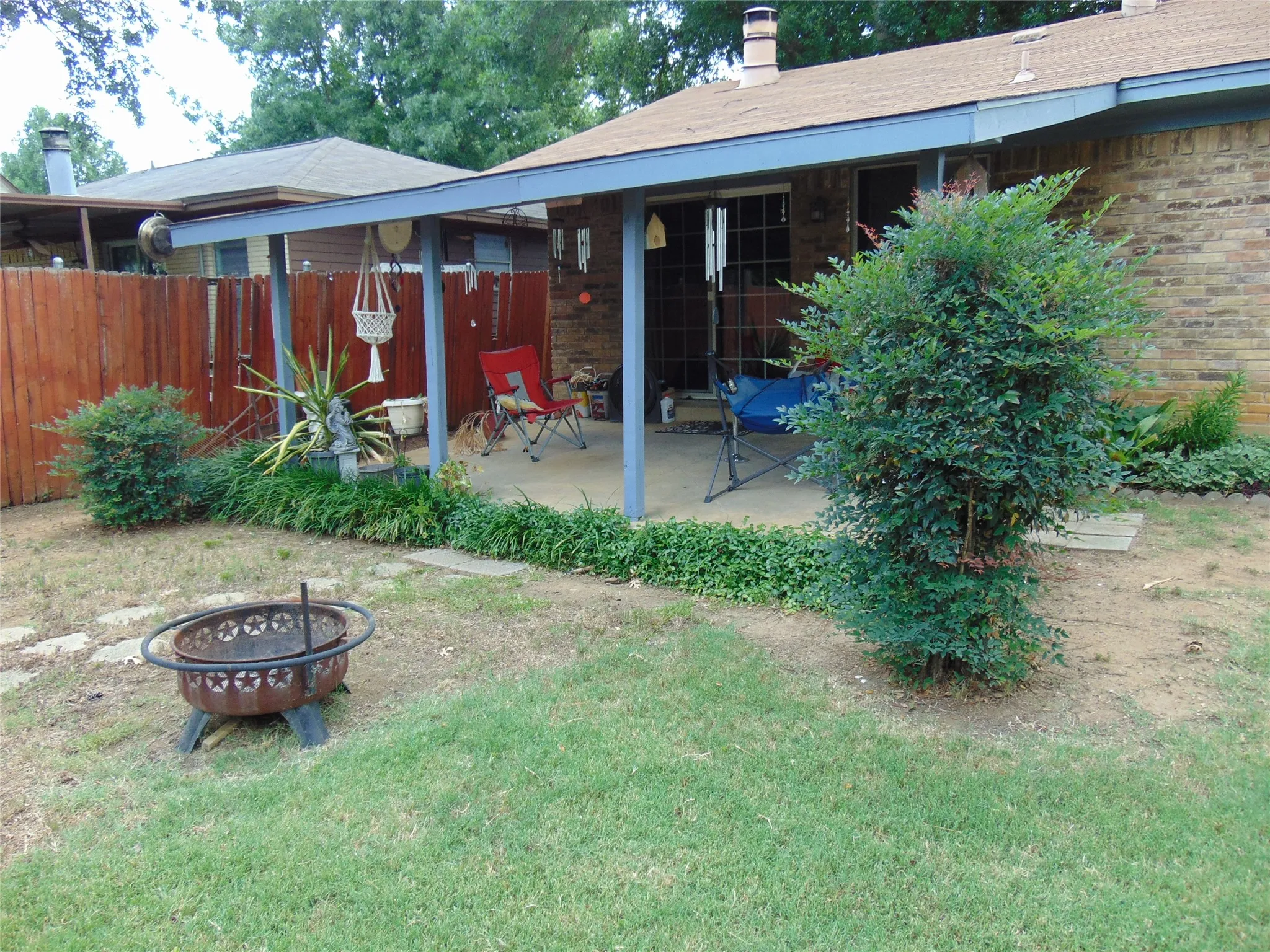Single Family Residence For Sale in Denton County , 5420 Kings Manor Drive, Lake Dallas, Texas 75065, 3 Bedroom, 2 Bathroom, 2 Garage spaces, 1,435 Sqft, built in 1976, mls#21292566, Real Estate Agent in Lake Dallas, Homes For Sale in Denton county, Homes For Sale in Lake Dallas, Realtor in Lake Dallas Texas, Real Estate Brokerage Independent Realty Texas, Luminita Cordes Realtor