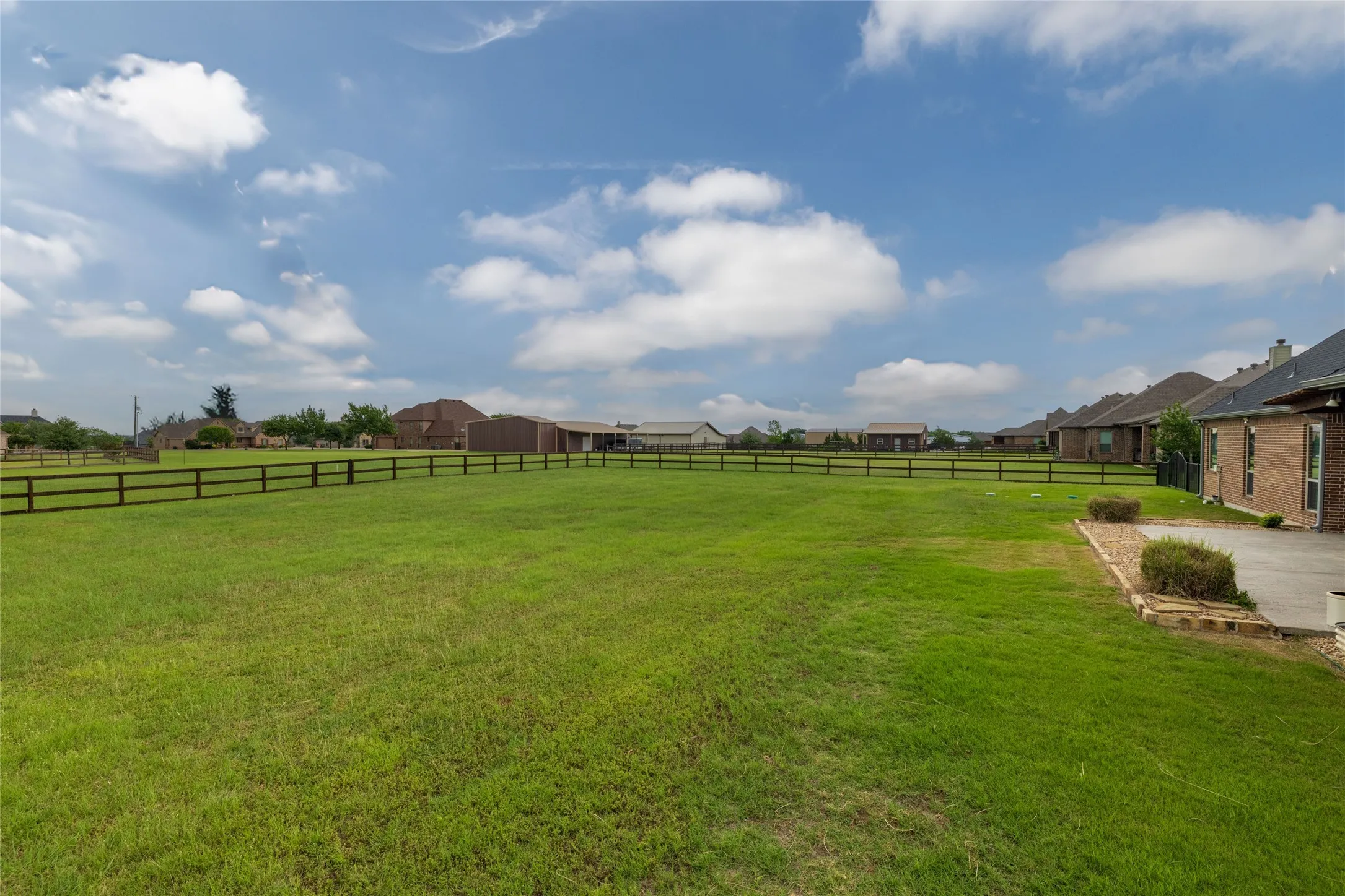 Single Family Residence For Sale in Denton County , 13350 Escalara Lane, Justin, Texas 76247, 3 Bedroom, 3 Bathroom, 3 Garage spaces, 2,992 Sqft, built in 2016, mls#21292386, Real Estate Agent in Justin, Homes For Sale in Denton county, Homes For Sale in Justin, Realtor in Justin Texas, Real Estate Brokerage Independent Realty Texas, Luminita Cordes Realtor