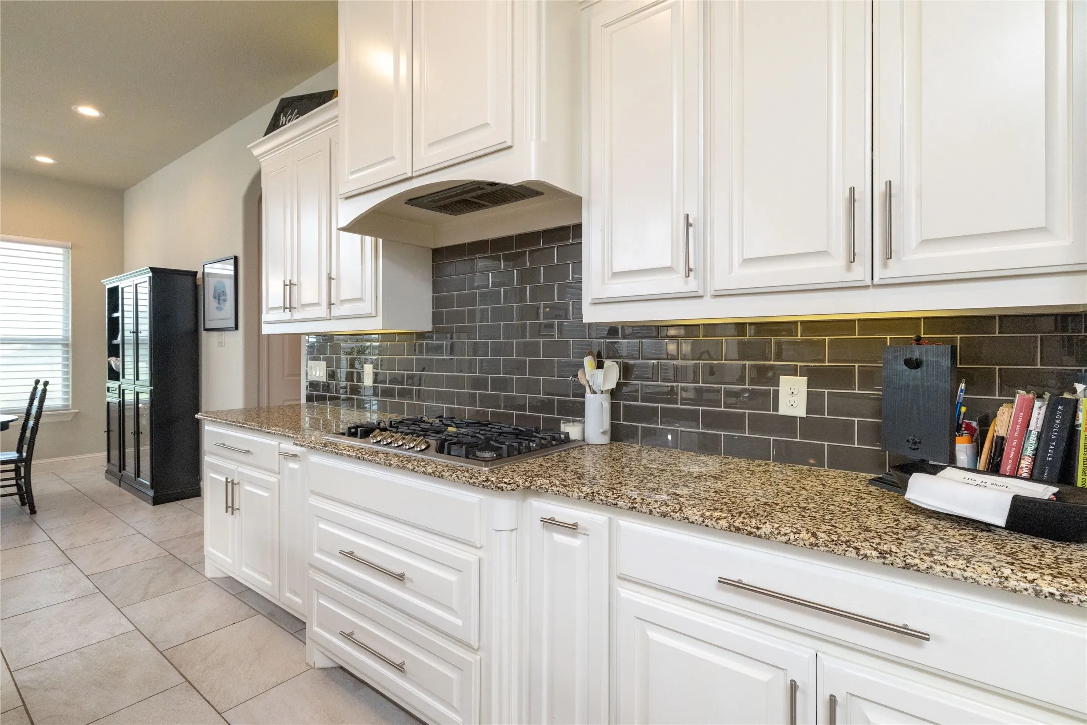 Single Family Residence For Sale in Denton County , 13350 Escalara Lane, Justin, Texas 76247, 3 Bedroom, 3 Bathroom, 3 Garage spaces, 2,992 Sqft, built in 2016, mls#21292386, Real Estate Agent in Justin, Homes For Sale in Denton county, Homes For Sale in Justin, Realtor in Justin Texas, Real Estate Brokerage Independent Realty Texas, Luminita Cordes Realtor