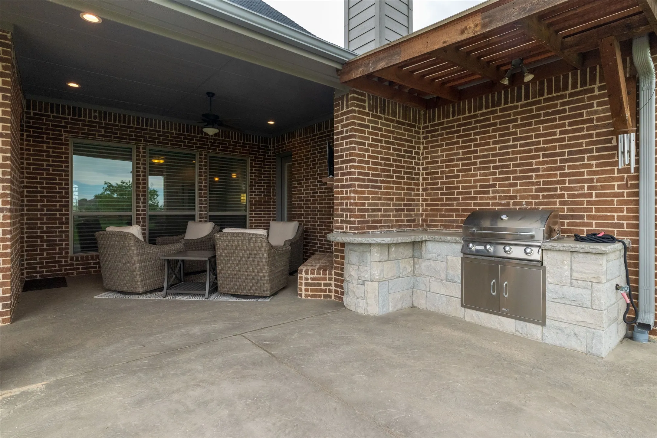 Single Family Residence For Sale in Denton County , 13350 Escalara Lane, Justin, Texas 76247, 3 Bedroom, 3 Bathroom, 3 Garage spaces, 2,992 Sqft, built in 2016, mls#21292386, Real Estate Agent in Justin, Homes For Sale in Denton county, Homes For Sale in Justin, Realtor in Justin Texas, Real Estate Brokerage Independent Realty Texas, Luminita Cordes Realtor
