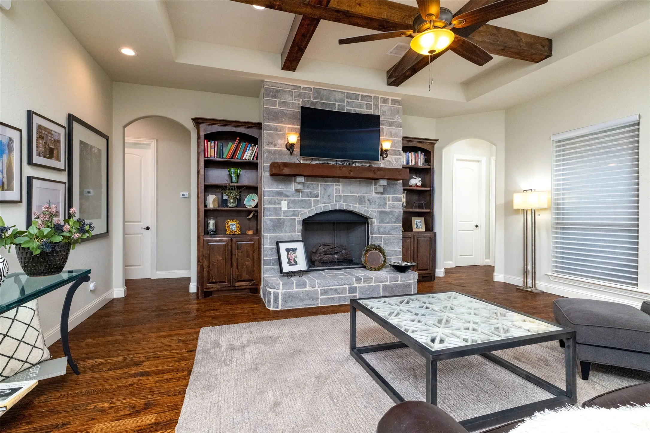 Single Family Residence For Sale in Denton County , 13350 Escalara Lane, Justin, Texas 76247, 3 Bedroom, 3 Bathroom, 3 Garage spaces, 2,992 Sqft, built in 2016, mls#21292386, Real Estate Agent in Justin, Homes For Sale in Denton county, Homes For Sale in Justin, Realtor in Justin Texas, Real Estate Brokerage Independent Realty Texas, Luminita Cordes Realtor
