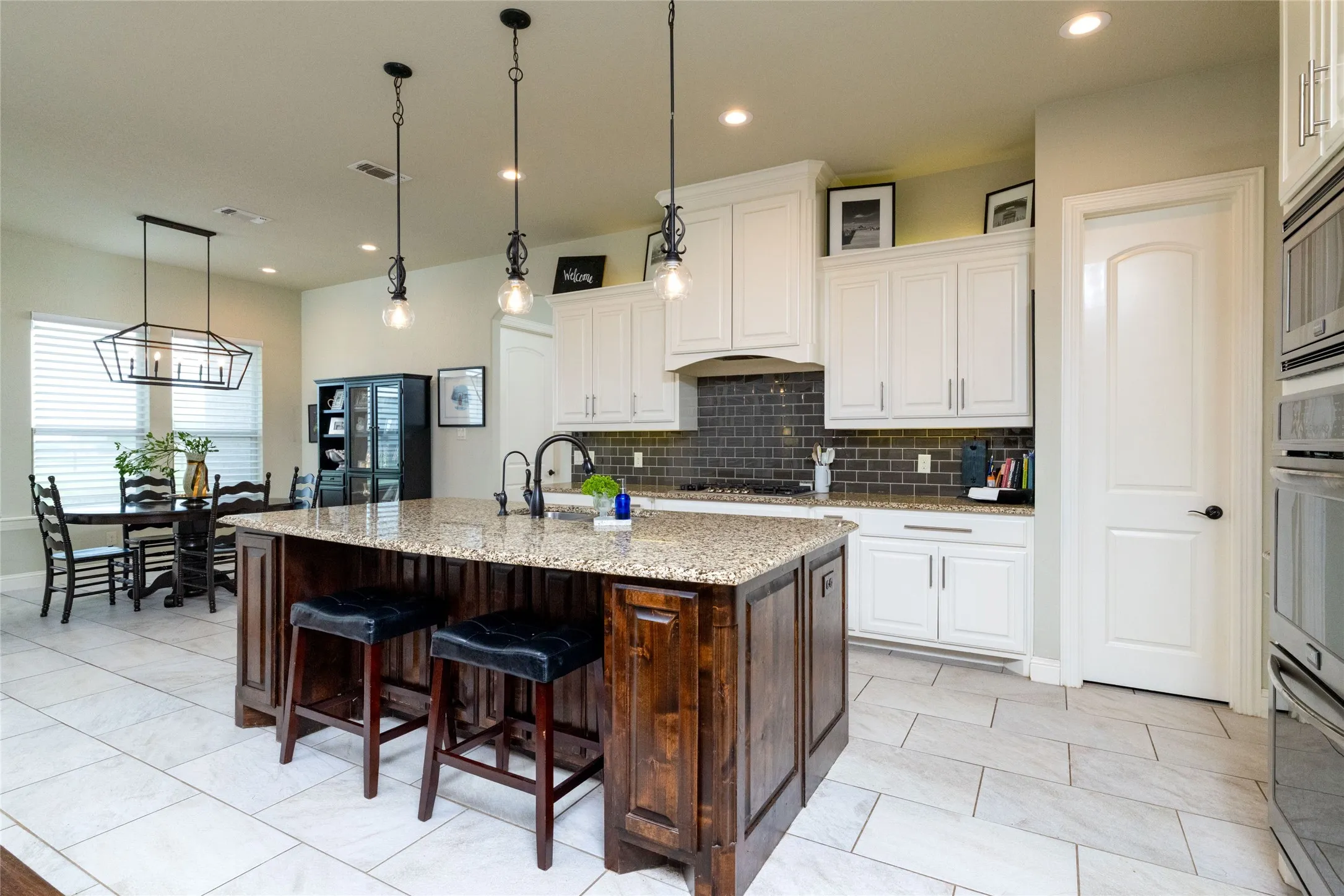 Single Family Residence For Sale in Denton County , 13350 Escalara Lane, Justin, Texas 76247, 3 Bedroom, 3 Bathroom, 3 Garage spaces, 2,992 Sqft, built in 2016, mls#21292386, Real Estate Agent in Justin, Homes For Sale in Denton county, Homes For Sale in Justin, Realtor in Justin Texas, Real Estate Brokerage Independent Realty Texas, Luminita Cordes Realtor