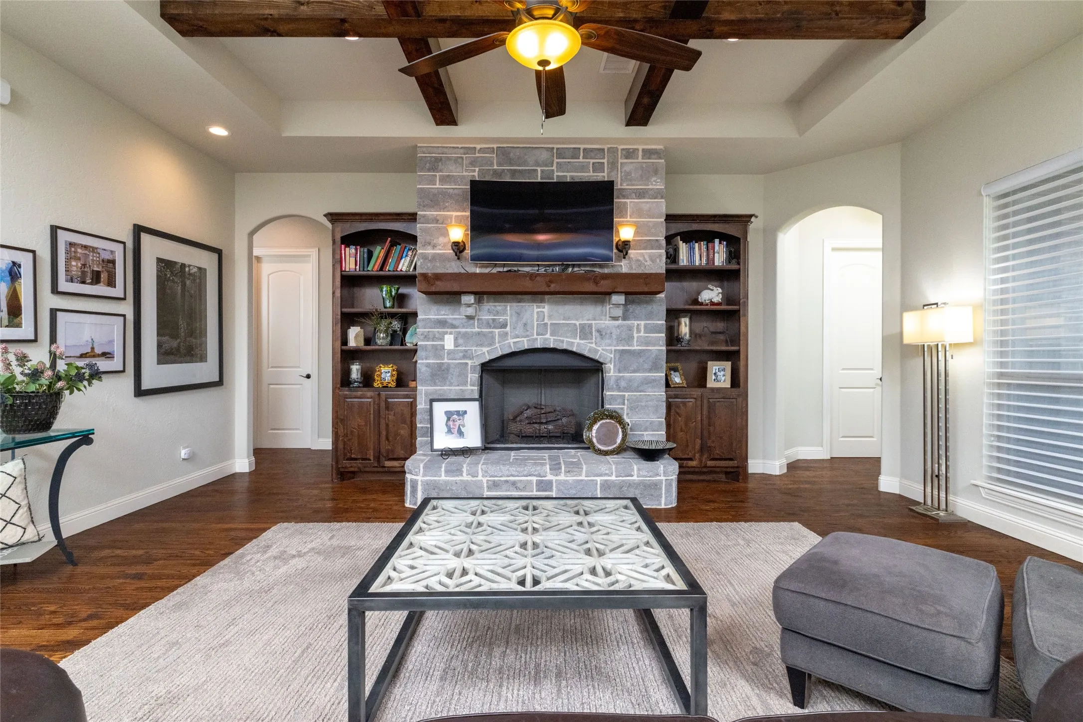 Single Family Residence For Sale in Denton County , 13350 Escalara Lane, Justin, Texas 76247, 3 Bedroom, 3 Bathroom, 3 Garage spaces, 2,992 Sqft, built in 2016, mls#21292386, Real Estate Agent in Justin, Homes For Sale in Denton county, Homes For Sale in Justin, Realtor in Justin Texas, Real Estate Brokerage Independent Realty Texas, Luminita Cordes Realtor