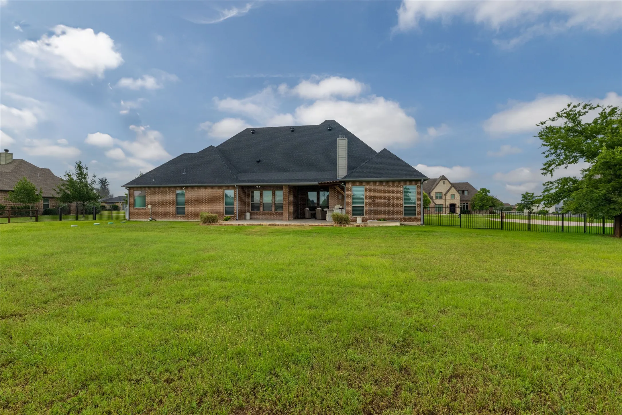 Single Family Residence For Sale in Denton County , 13350 Escalara Lane, Justin, Texas 76247, 3 Bedroom, 3 Bathroom, 3 Garage spaces, 2,992 Sqft, built in 2016, mls#21292386, Real Estate Agent in Justin, Homes For Sale in Denton county, Homes For Sale in Justin, Realtor in Justin Texas, Real Estate Brokerage Independent Realty Texas, Luminita Cordes Realtor