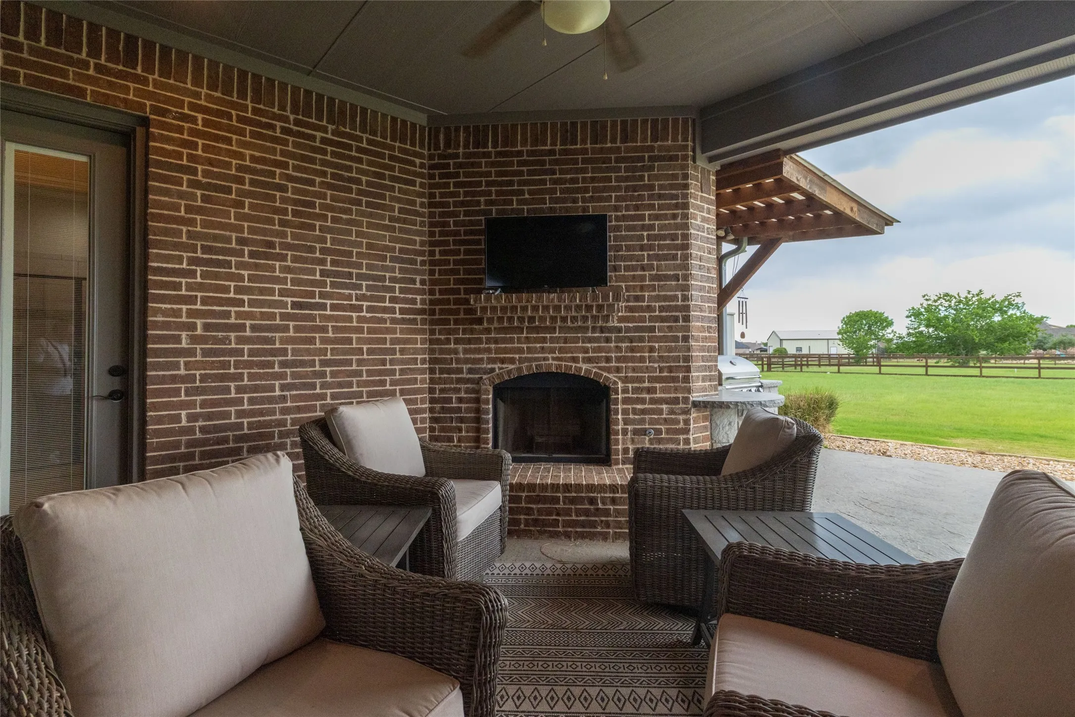 Single Family Residence For Sale in Denton County , 13350 Escalara Lane, Justin, Texas 76247, 3 Bedroom, 3 Bathroom, 3 Garage spaces, 2,992 Sqft, built in 2016, mls#21292386, Real Estate Agent in Justin, Homes For Sale in Denton county, Homes For Sale in Justin, Realtor in Justin Texas, Real Estate Brokerage Independent Realty Texas, Luminita Cordes Realtor