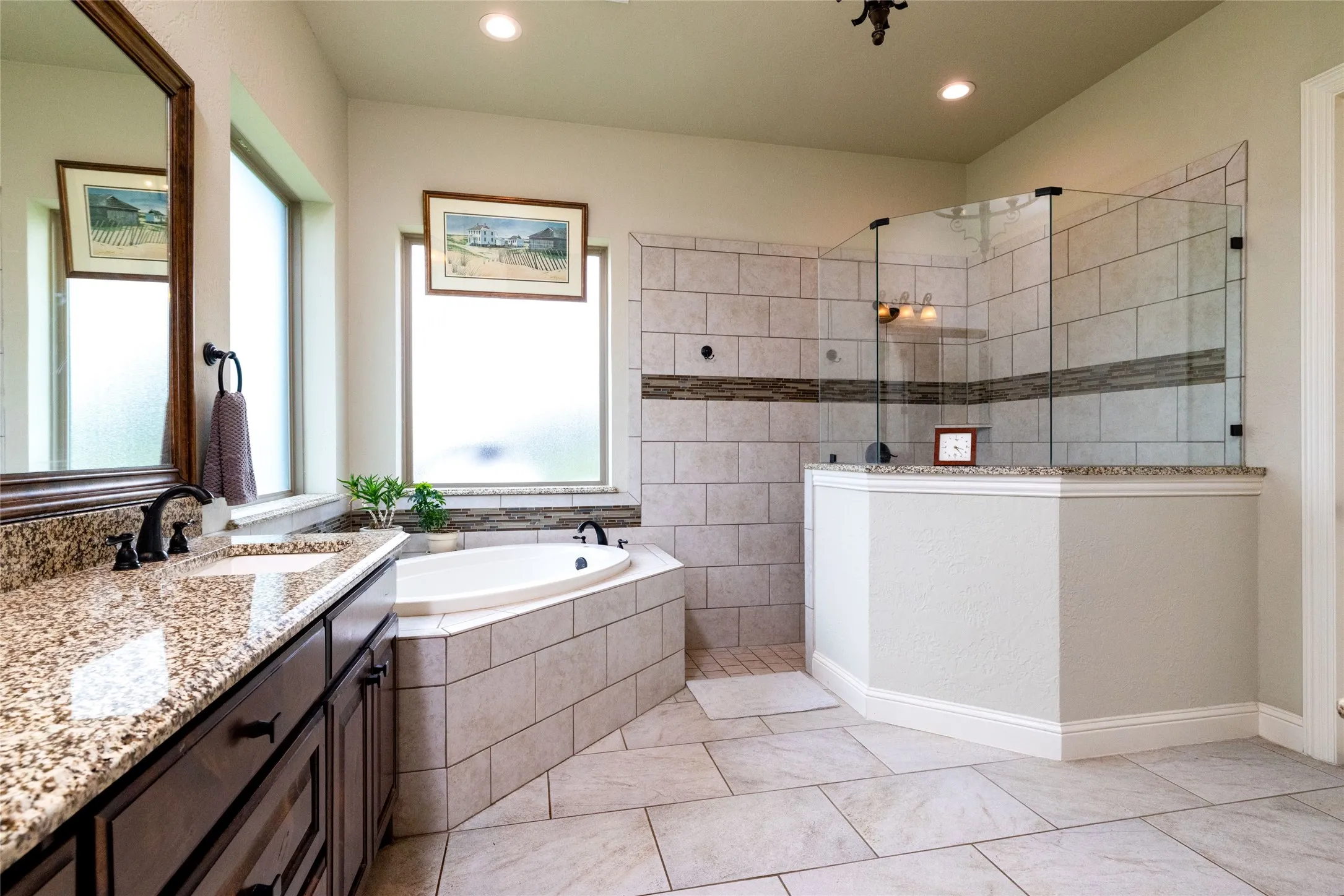 Single Family Residence For Sale in Denton County , 13350 Escalara Lane, Justin, Texas 76247, 3 Bedroom, 3 Bathroom, 3 Garage spaces, 2,992 Sqft, built in 2016, mls#21292386, Real Estate Agent in Justin, Homes For Sale in Denton county, Homes For Sale in Justin, Realtor in Justin Texas, Real Estate Brokerage Independent Realty Texas, Luminita Cordes Realtor