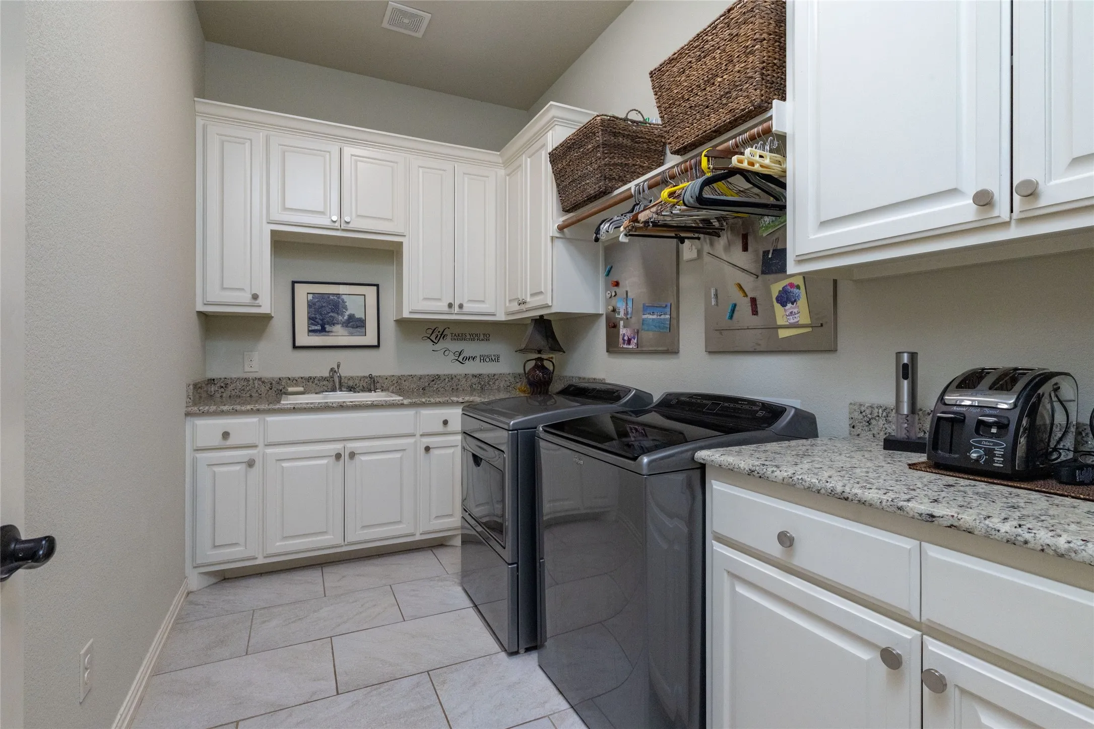 Single Family Residence For Sale in Denton County , 13350 Escalara Lane, Justin, Texas 76247, 3 Bedroom, 3 Bathroom, 3 Garage spaces, 2,992 Sqft, built in 2016, mls#21292386, Real Estate Agent in Justin, Homes For Sale in Denton county, Homes For Sale in Justin, Realtor in Justin Texas, Real Estate Brokerage Independent Realty Texas, Luminita Cordes Realtor