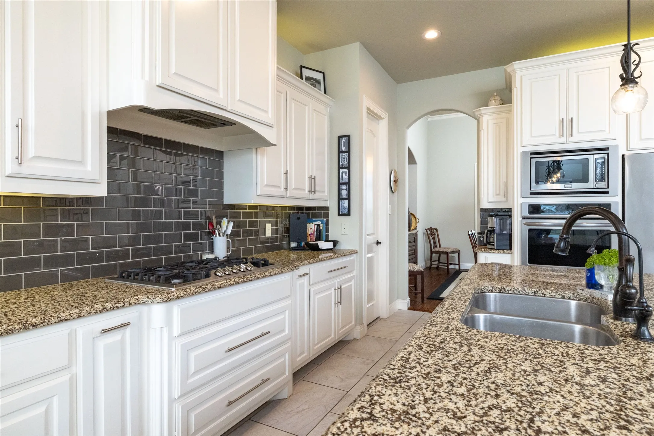 Single Family Residence For Sale in Denton County , 13350 Escalara Lane, Justin, Texas 76247, 3 Bedroom, 3 Bathroom, 3 Garage spaces, 2,992 Sqft, built in 2016, mls#21292386, Real Estate Agent in Justin, Homes For Sale in Denton county, Homes For Sale in Justin, Realtor in Justin Texas, Real Estate Brokerage Independent Realty Texas, Luminita Cordes Realtor