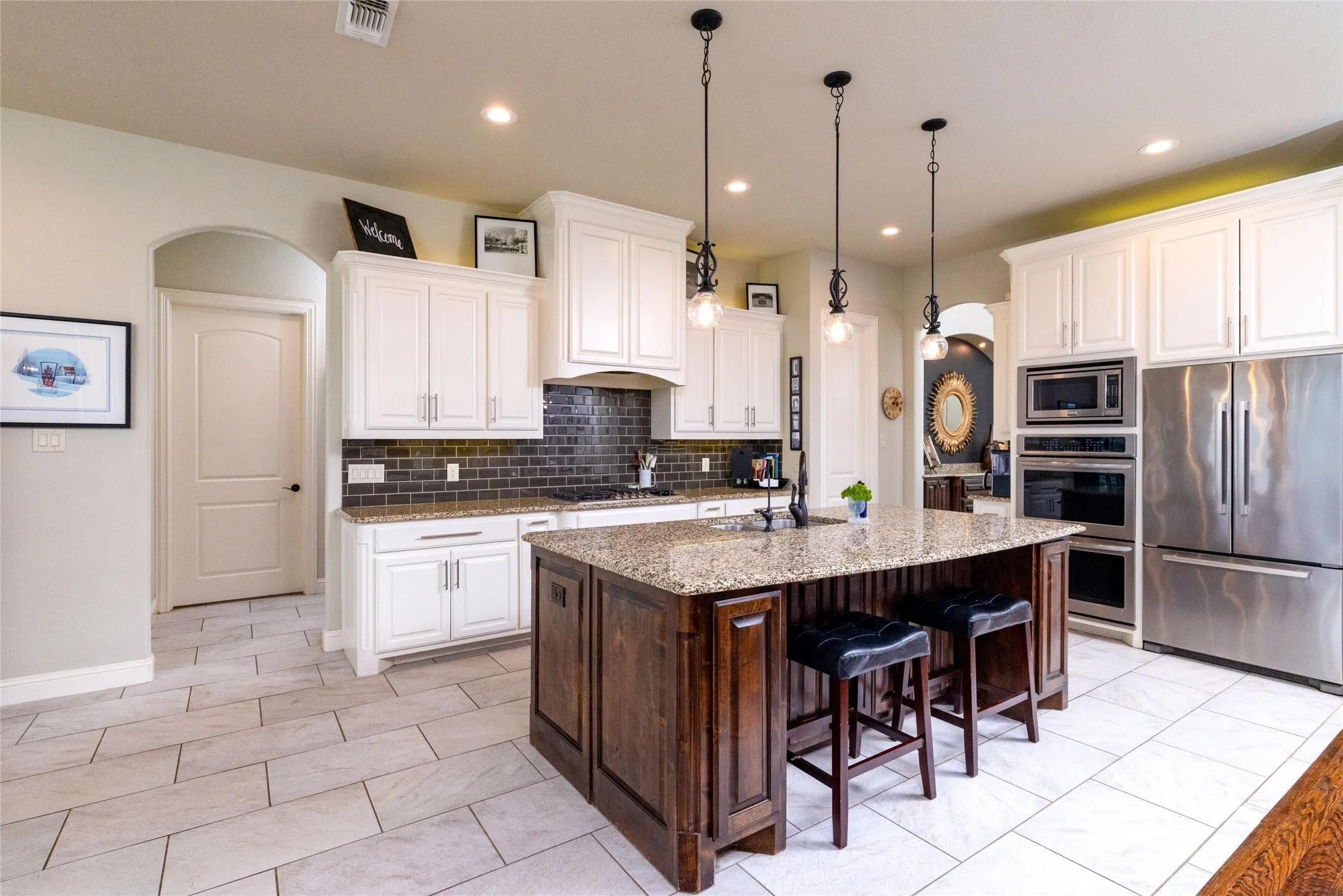 Single Family Residence For Sale in Denton County , 13350 Escalara Lane, Justin, Texas 76247, 3 Bedroom, 3 Bathroom, 3 Garage spaces, 2,992 Sqft, built in 2016, mls#21292386, Real Estate Agent in Justin, Homes For Sale in Denton county, Homes For Sale in Justin, Realtor in Justin Texas, Real Estate Brokerage Independent Realty Texas, Luminita Cordes Realtor