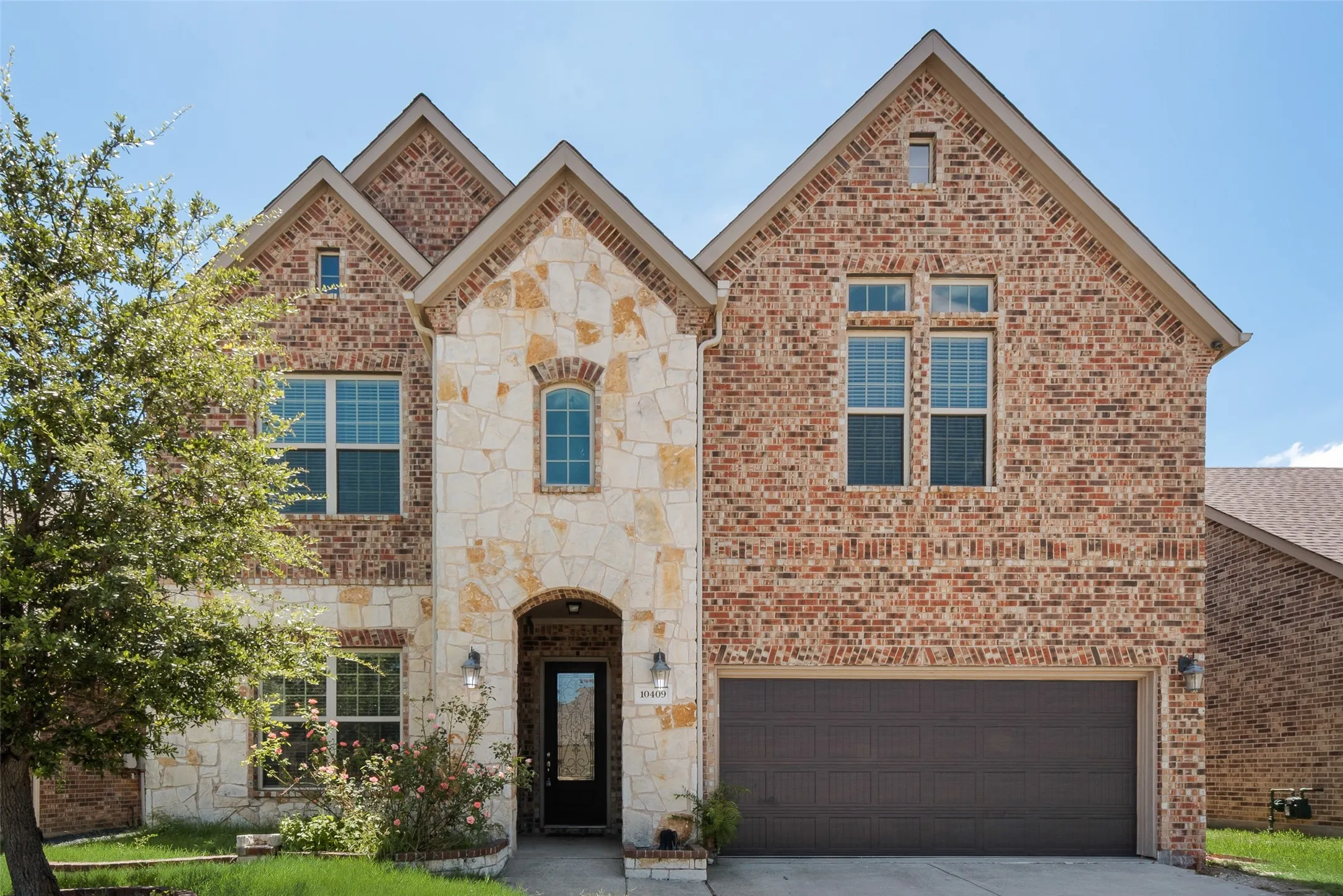 Single Family Residence For Rent in Collin County , 10409 Jackson Hole Lane, Mc Kinney, Texas 75072, 4 Bedroom, 4 Bathroom, 2 Garage spaces, 3,672 Sqft, built in 2015, mls#21292602, Real Estate Agent in Mc Kinney, Homes For Rent in Collin county, Homes For Rent in Mc Kinney, Realtor in Mc Kinney Texas, Real Estate Brokerage Independent Realty Texas, Luminita Cordes Realtor