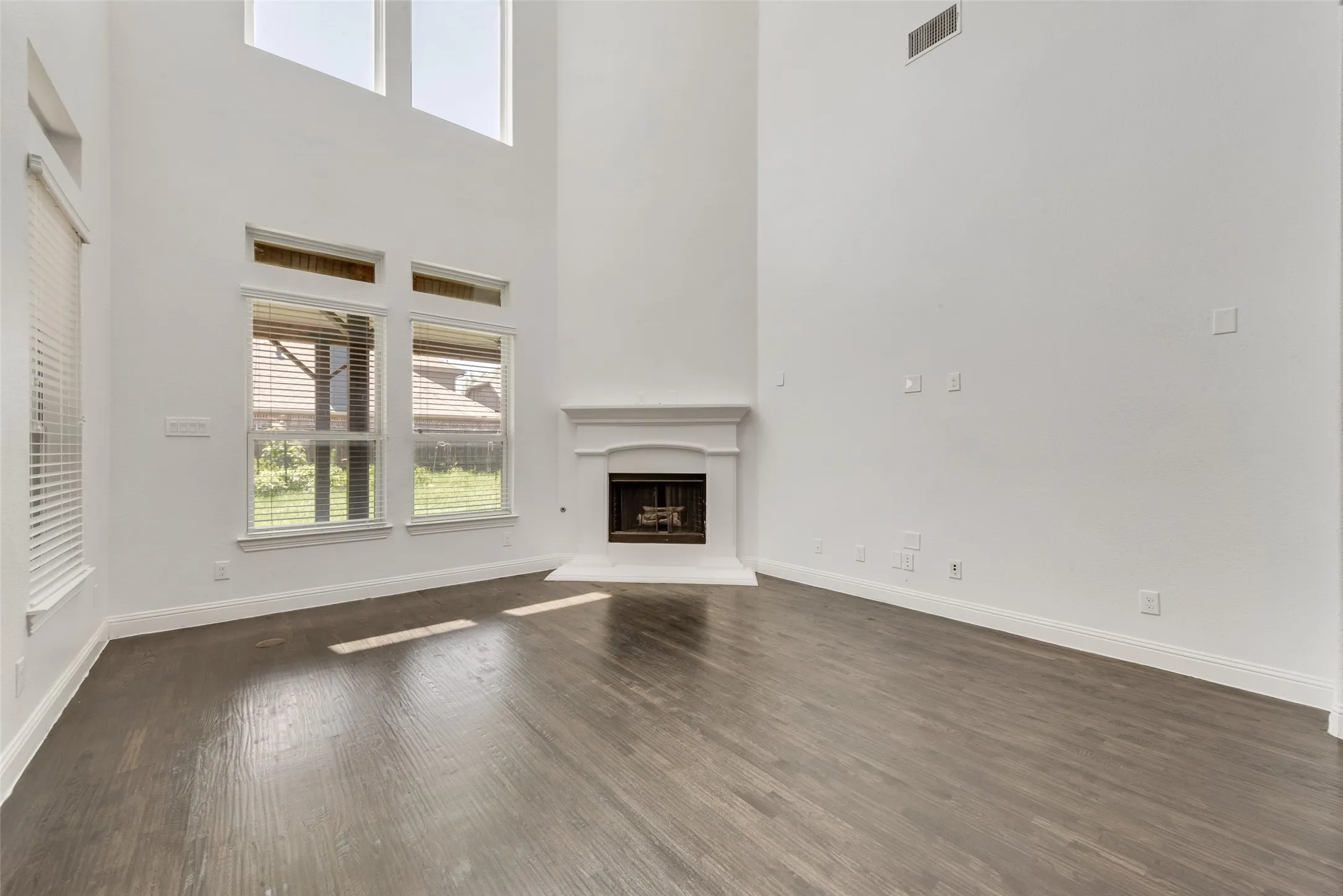 Single Family Residence For Rent in Collin County , 10409 Jackson Hole Lane, Mc Kinney, Texas 75072, 4 Bedroom, 4 Bathroom, 2 Garage spaces, 3,672 Sqft, built in 2015, mls#21292602, Real Estate Agent in Mc Kinney, Homes For Rent in Collin county, Homes For Rent in Mc Kinney, Realtor in Mc Kinney Texas, Real Estate Brokerage Independent Realty Texas, Luminita Cordes Realtor
