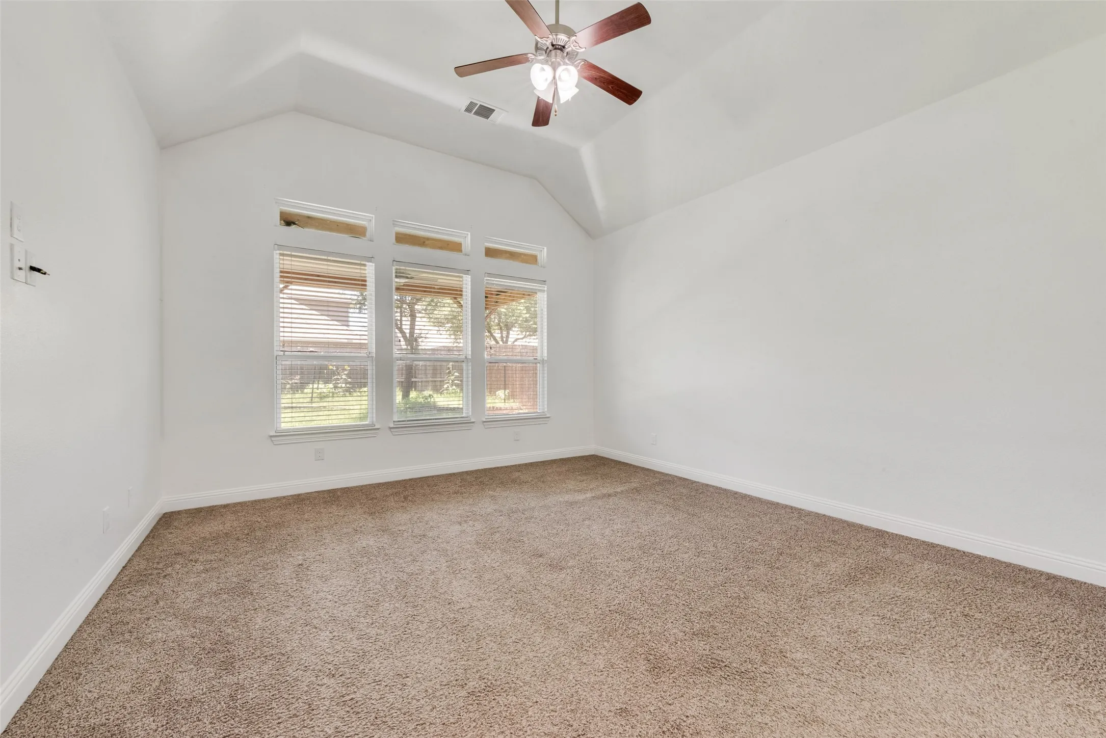 Single Family Residence For Rent in Collin County , 10409 Jackson Hole Lane, Mc Kinney, Texas 75072, 4 Bedroom, 4 Bathroom, 2 Garage spaces, 3,672 Sqft, built in 2015, mls#21292602, Real Estate Agent in Mc Kinney, Homes For Rent in Collin county, Homes For Rent in Mc Kinney, Realtor in Mc Kinney Texas, Real Estate Brokerage Independent Realty Texas, Luminita Cordes Realtor