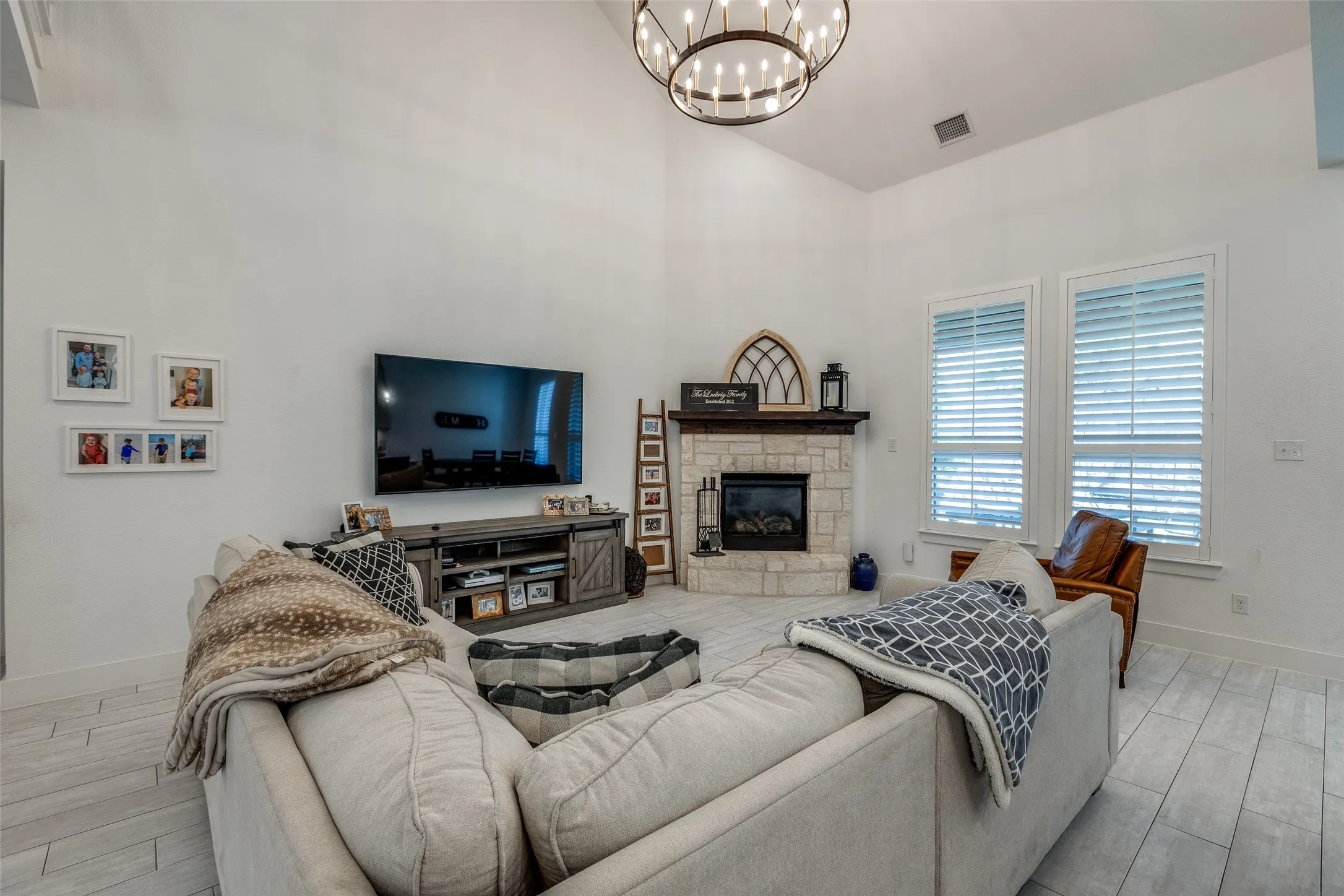 Single Family Residence For Sale in Collin County , 1522 Snowdrop Drive, Celina, Texas 75078, 5 Bedrooms, 4 Bathrooms, 2 Garage spaces, 2,975 Sqft, built in 2019, Price $700,000, mls#21292055, Real Estate Agent in Celina, Homes For Sale in Collin county, Homes For Sale in Celina, Realtor in Celina Texas, Real Estate Brokerage Independent Realty Texas, Luminita Cordes Realtor