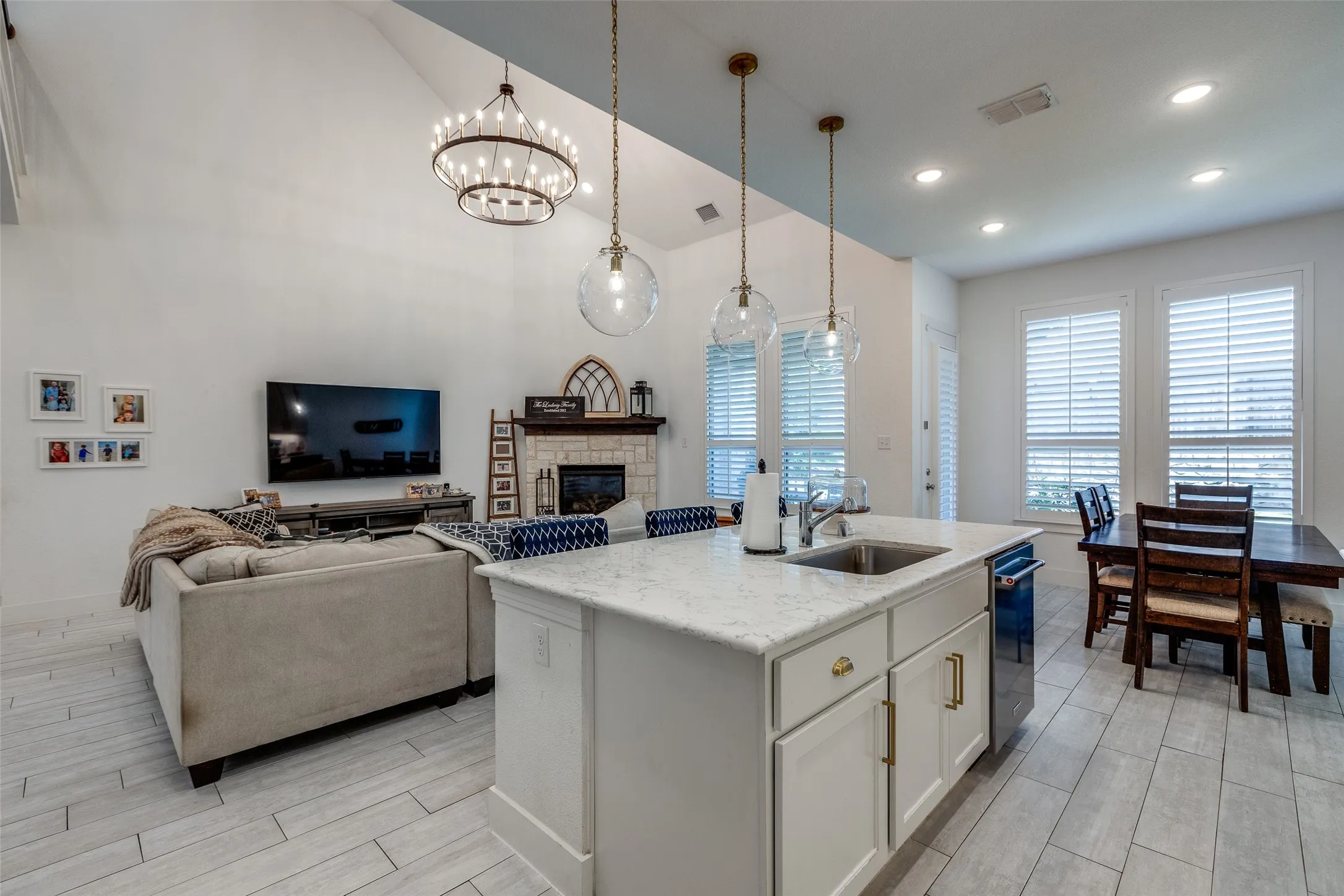 Single Family Residence For Sale in Collin County , 1522 Snowdrop Drive, Celina, Texas 75078, 5 Bedrooms, 4 Bathrooms, 2 Garage spaces, 2,975 Sqft, built in 2019, Price $700,000, mls#21292055, Real Estate Agent in Celina, Homes For Sale in Collin county, Homes For Sale in Celina, Realtor in Celina Texas, Real Estate Brokerage Independent Realty Texas, Luminita Cordes Realtor