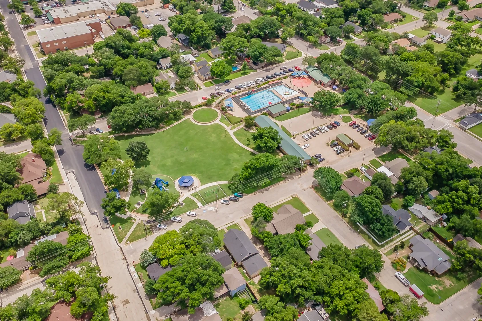 Single Family Residence For Sale in Parker County , 306 Davis Street, Weatherford, Texas 76086, 4 Bedroom, 2 Bathroom, 1 Garage spaces, 2,340 Sqft, built in 1968, mls#21292598, Real Estate Agent in Weatherford, Homes For Sale in Parker county, Homes For Sale in Weatherford, Realtor in Weatherford Texas, Real Estate Brokerage Independent Realty Texas, Luminita Cordes Realtor
