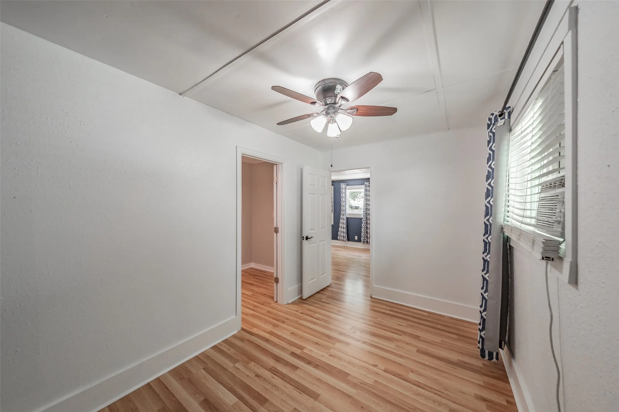 Single Family Residence For Sale in Parker County , 306 Davis Street, Weatherford, Texas 76086, 4 Bedroom, 2 Bathroom, 1 Garage spaces, 2,340 Sqft, built in 1968, mls#21292598, Real Estate Agent in Weatherford, Homes For Sale in Parker county, Homes For Sale in Weatherford, Realtor in Weatherford Texas, Real Estate Brokerage Independent Realty Texas, Luminita Cordes Realtor