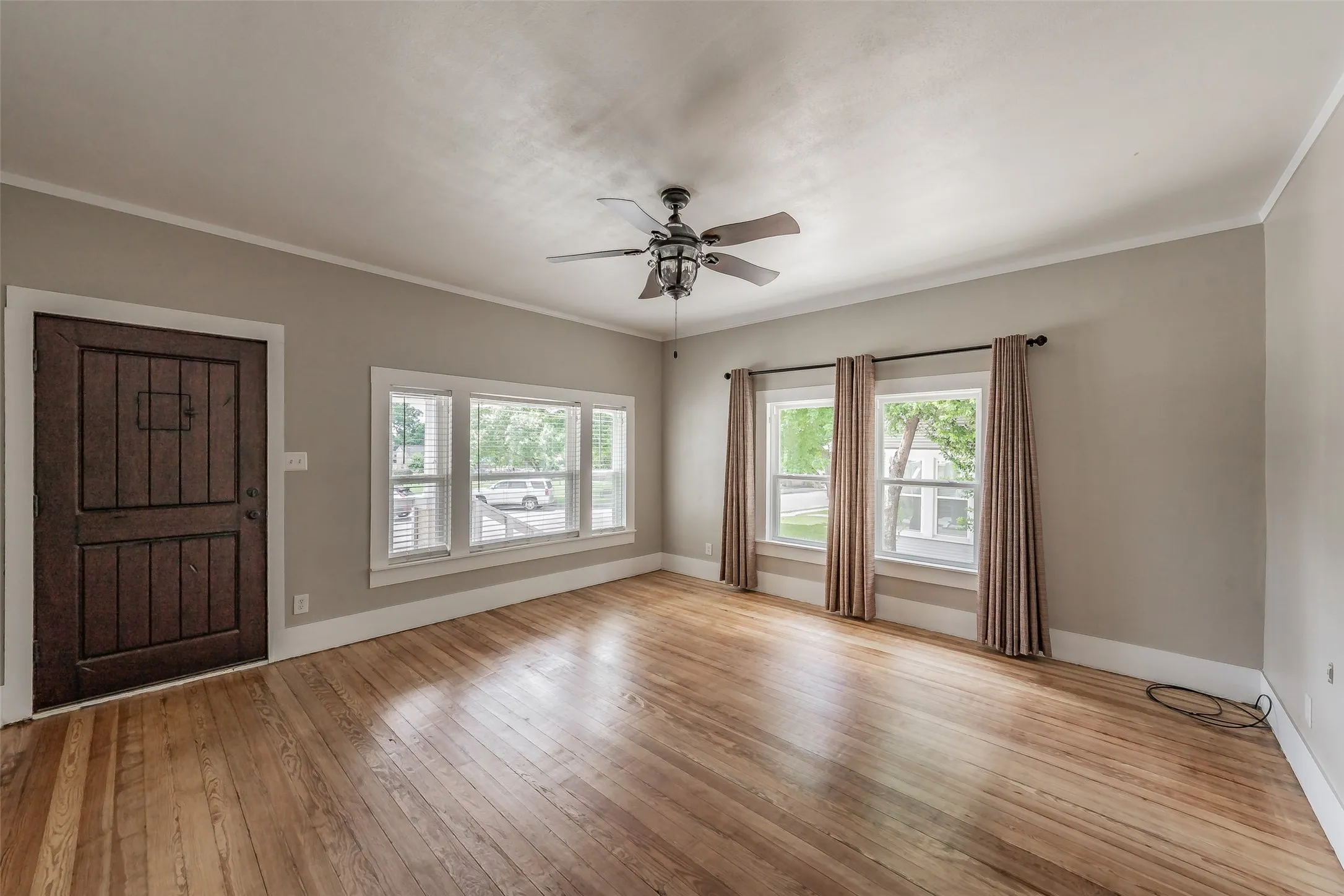 Single Family Residence For Sale in Parker County , 306 Davis Street, Weatherford, Texas 76086, 4 Bedroom, 2 Bathroom, 1 Garage spaces, 2,340 Sqft, built in 1968, mls#21292598, Real Estate Agent in Weatherford, Homes For Sale in Parker county, Homes For Sale in Weatherford, Realtor in Weatherford Texas, Real Estate Brokerage Independent Realty Texas, Luminita Cordes Realtor