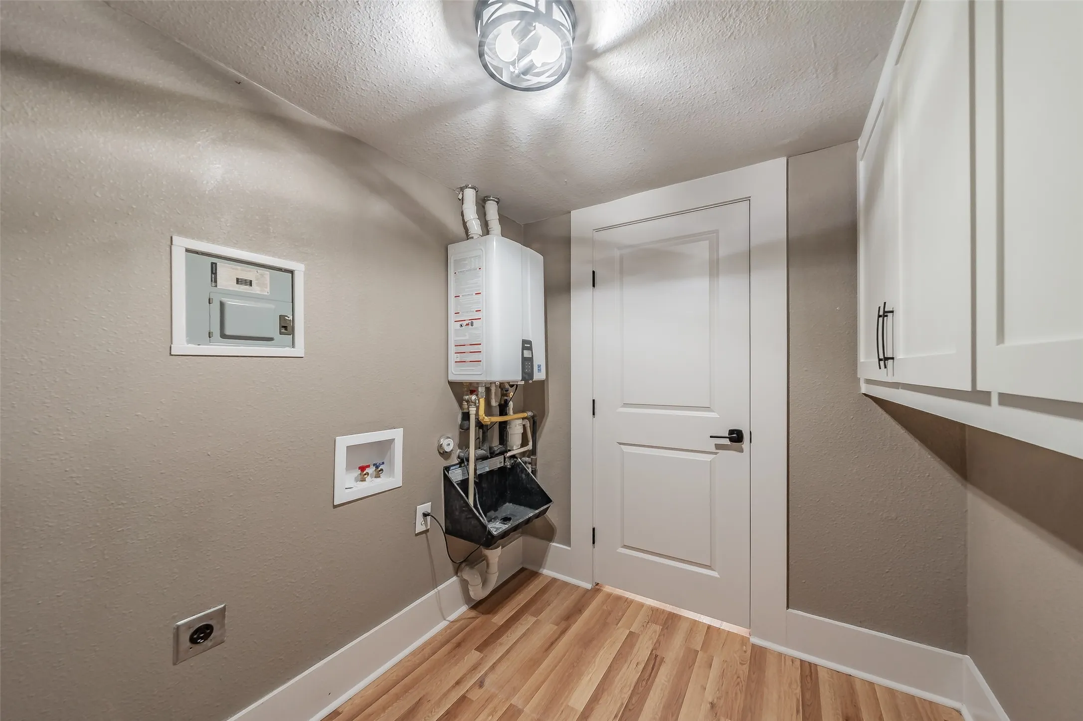 Single Family Residence For Sale in Parker County , 306 Davis Street, Weatherford, Texas 76086, 4 Bedroom, 2 Bathroom, 1 Garage spaces, 2,340 Sqft, built in 1968, mls#21292598, Real Estate Agent in Weatherford, Homes For Sale in Parker county, Homes For Sale in Weatherford, Realtor in Weatherford Texas, Real Estate Brokerage Independent Realty Texas, Luminita Cordes Realtor