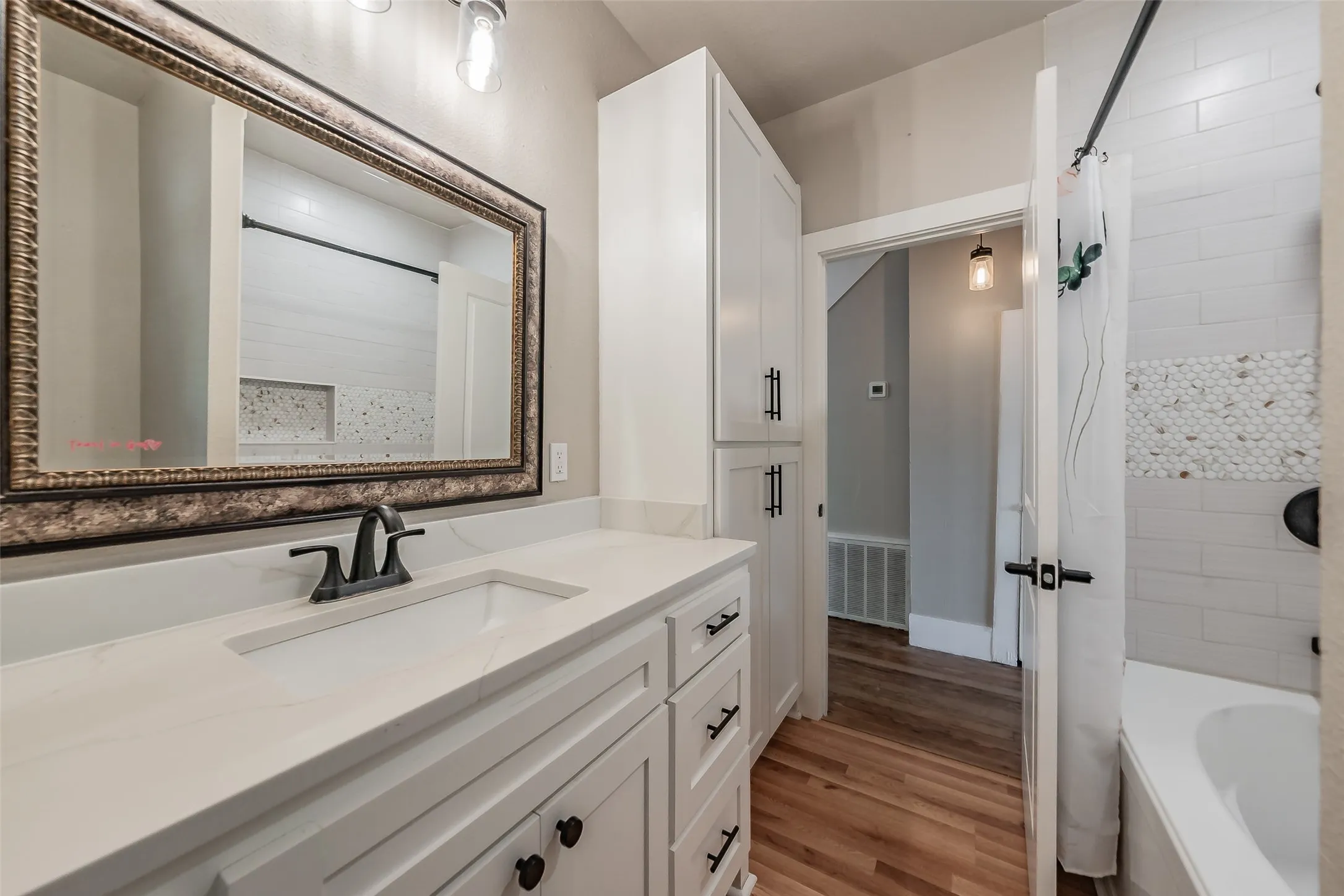 Single Family Residence For Sale in Parker County , 306 Davis Street, Weatherford, Texas 76086, 4 Bedroom, 2 Bathroom, 1 Garage spaces, 2,340 Sqft, built in 1968, mls#21292598, Real Estate Agent in Weatherford, Homes For Sale in Parker county, Homes For Sale in Weatherford, Realtor in Weatherford Texas, Real Estate Brokerage Independent Realty Texas, Luminita Cordes Realtor
