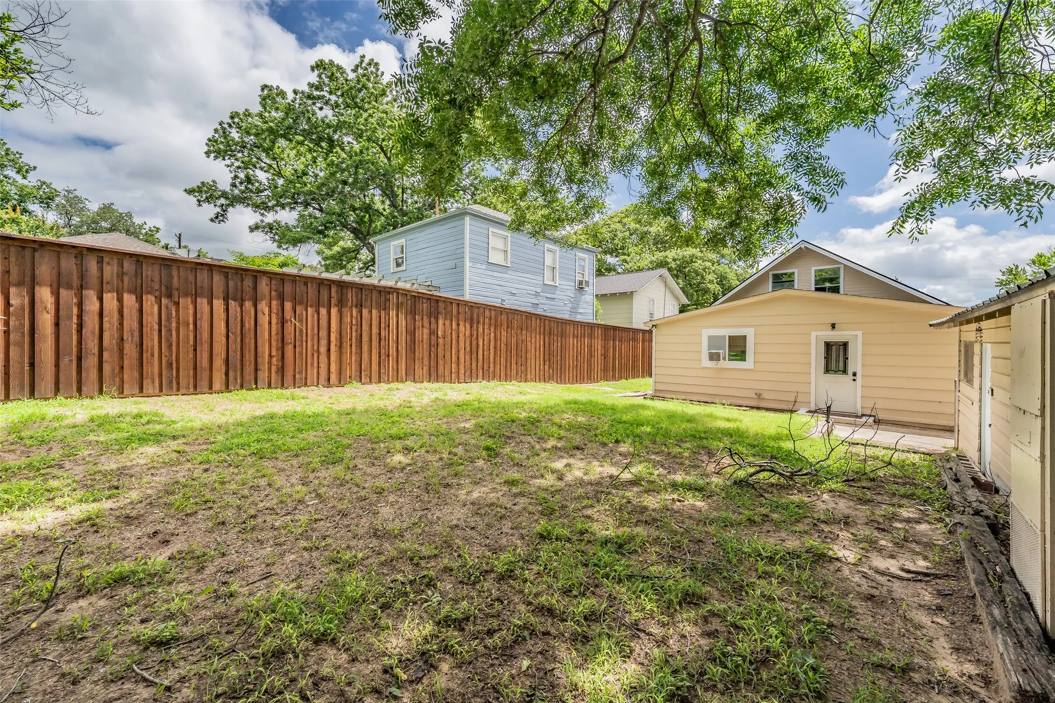 Single Family Residence For Sale in Parker County , 306 Davis Street, Weatherford, Texas 76086, 4 Bedroom, 2 Bathroom, 1 Garage spaces, 2,340 Sqft, built in 1968, mls#21292598, Real Estate Agent in Weatherford, Homes For Sale in Parker county, Homes For Sale in Weatherford, Realtor in Weatherford Texas, Real Estate Brokerage Independent Realty Texas, Luminita Cordes Realtor