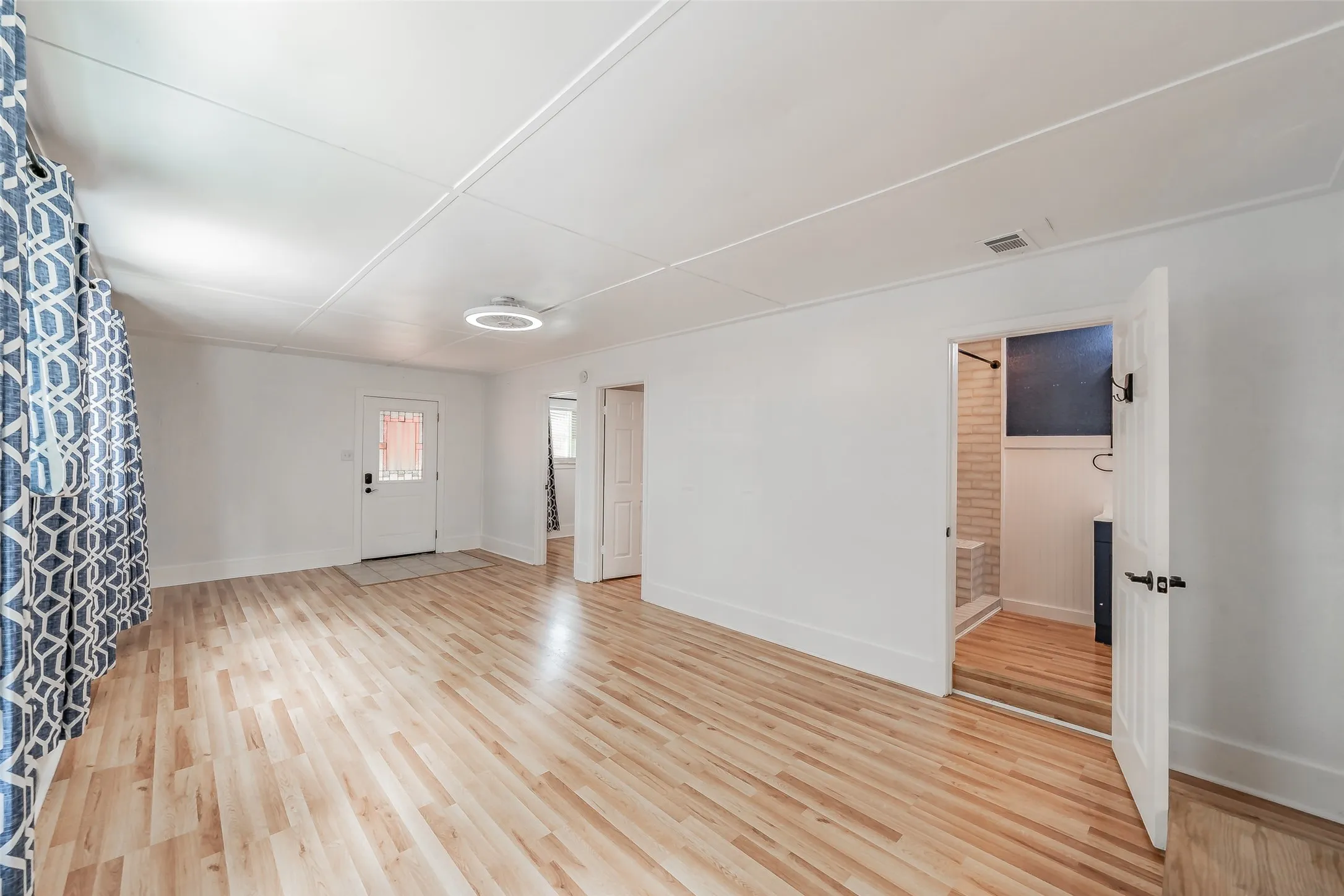 Single Family Residence For Sale in Parker County , 306 Davis Street, Weatherford, Texas 76086, 4 Bedroom, 2 Bathroom, 1 Garage spaces, 2,340 Sqft, built in 1968, mls#21292598, Real Estate Agent in Weatherford, Homes For Sale in Parker county, Homes For Sale in Weatherford, Realtor in Weatherford Texas, Real Estate Brokerage Independent Realty Texas, Luminita Cordes Realtor
