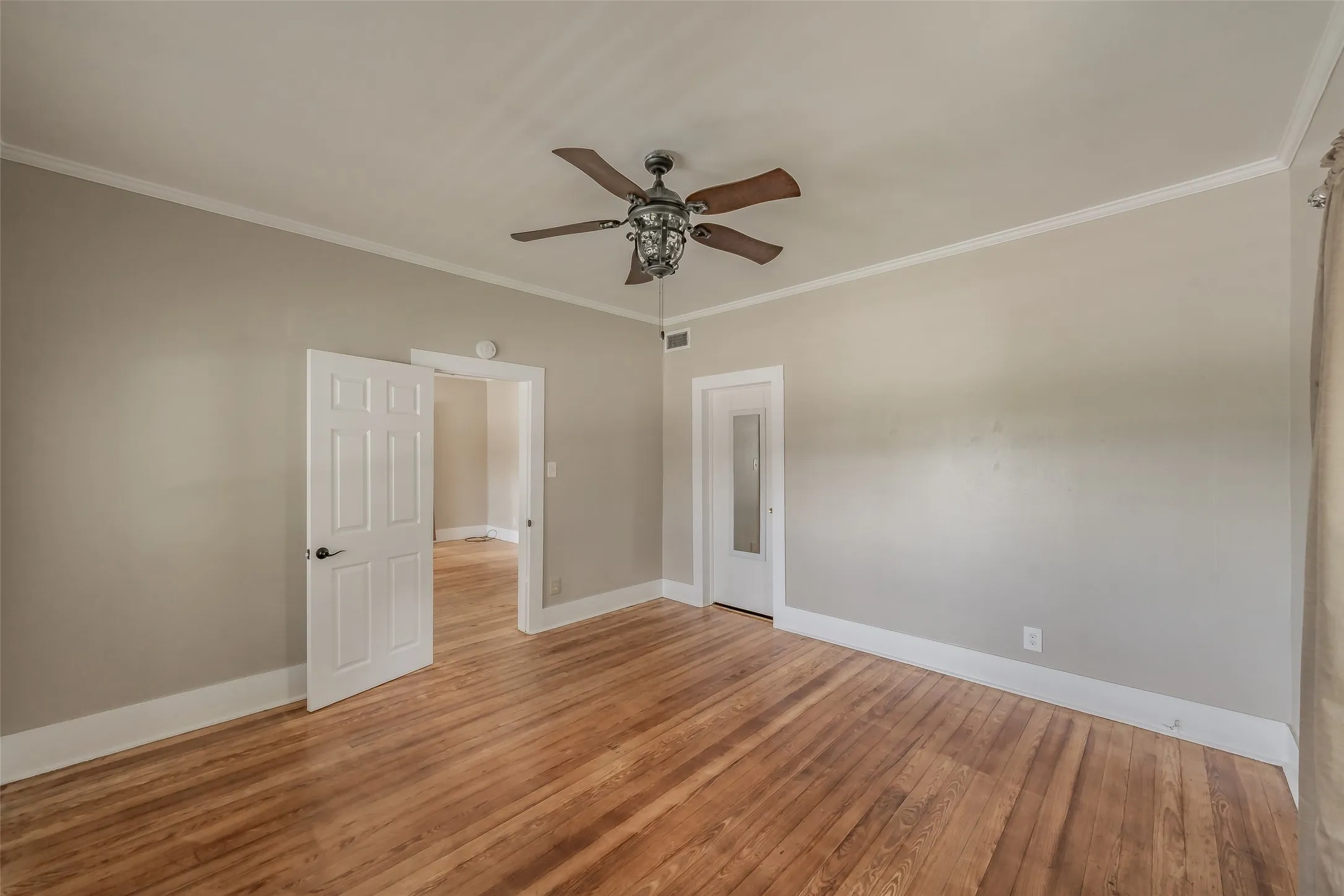 Single Family Residence For Sale in Parker County , 306 Davis Street, Weatherford, Texas 76086, 4 Bedroom, 2 Bathroom, 1 Garage spaces, 2,340 Sqft, built in 1968, mls#21292598, Real Estate Agent in Weatherford, Homes For Sale in Parker county, Homes For Sale in Weatherford, Realtor in Weatherford Texas, Real Estate Brokerage Independent Realty Texas, Luminita Cordes Realtor