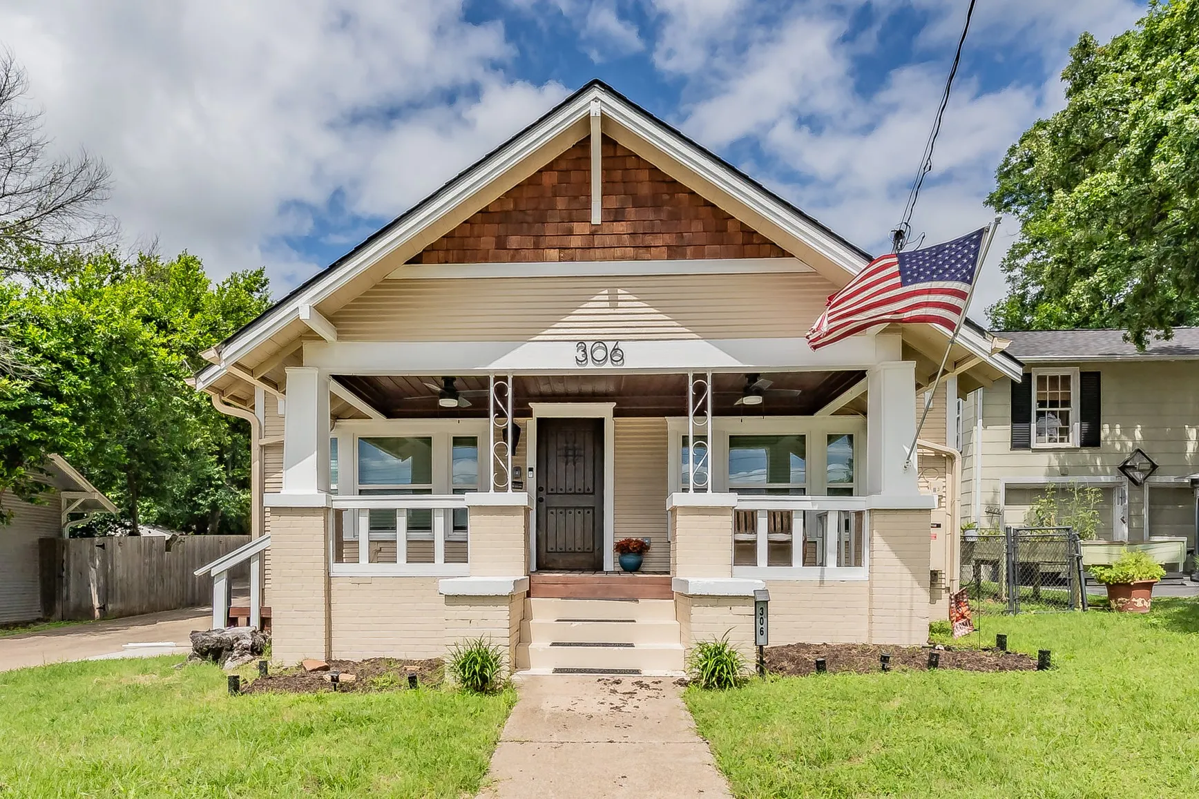 Single Family Residence For Sale in Parker County , 306 Davis Street, Weatherford, Texas 76086, 4 Bedroom, 2 Bathroom, 1 Garage spaces, 2,340 Sqft, built in 1968, mls#21292598, Real Estate Agent in Weatherford, Homes For Sale in Parker county, Homes For Sale in Weatherford, Realtor in Weatherford Texas, Real Estate Brokerage Independent Realty Texas, Luminita Cordes Realtor