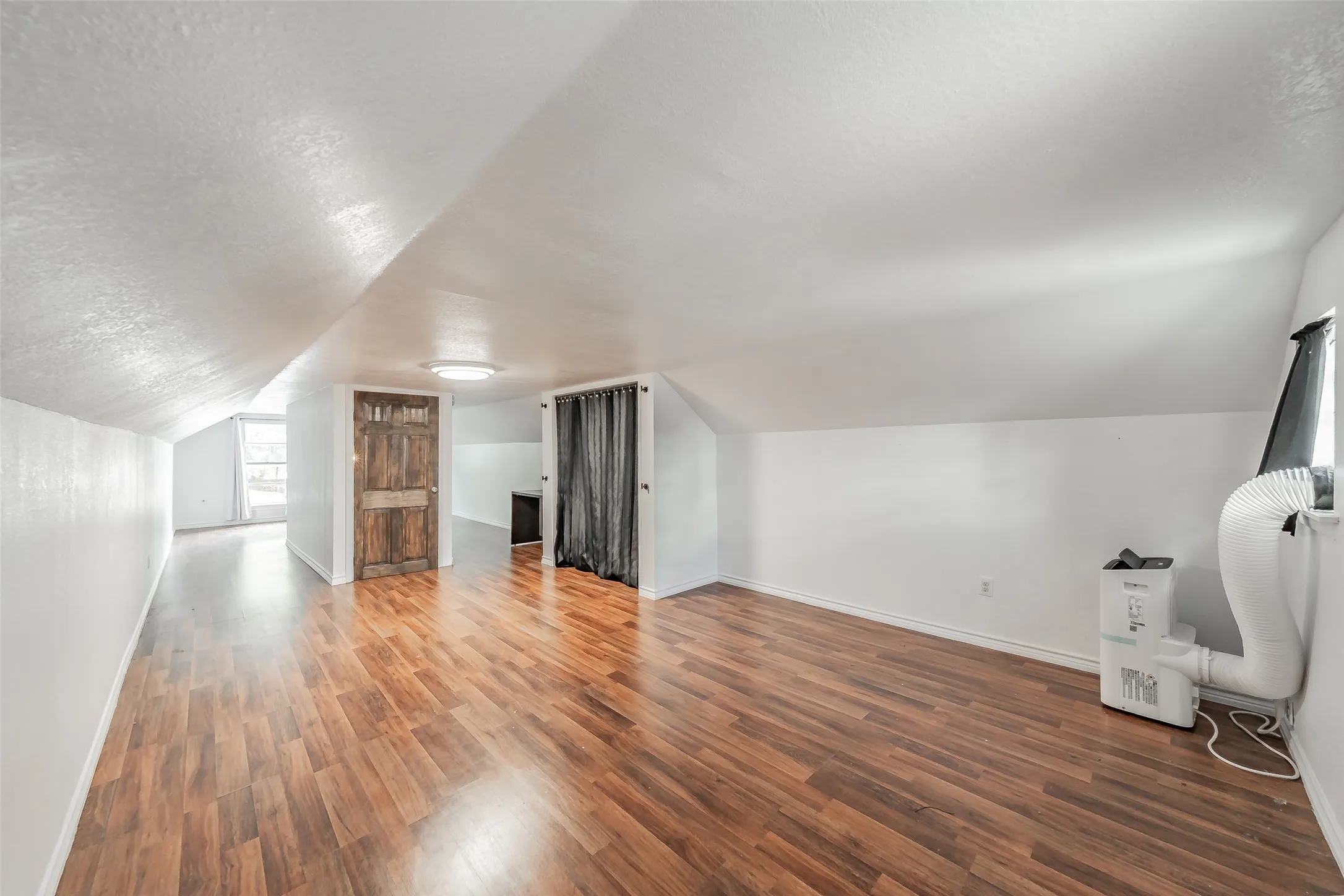 Single Family Residence For Sale in Parker County , 306 Davis Street, Weatherford, Texas 76086, 4 Bedroom, 2 Bathroom, 1 Garage spaces, 2,340 Sqft, built in 1968, mls#21292598, Real Estate Agent in Weatherford, Homes For Sale in Parker county, Homes For Sale in Weatherford, Realtor in Weatherford Texas, Real Estate Brokerage Independent Realty Texas, Luminita Cordes Realtor