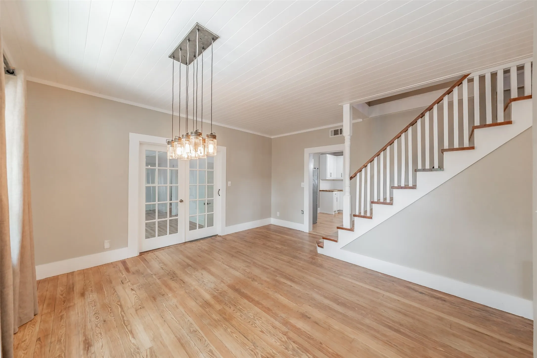 Single Family Residence For Sale in Parker County , 306 Davis Street, Weatherford, Texas 76086, 4 Bedroom, 2 Bathroom, 1 Garage spaces, 2,340 Sqft, built in 1968, mls#21292598, Real Estate Agent in Weatherford, Homes For Sale in Parker county, Homes For Sale in Weatherford, Realtor in Weatherford Texas, Real Estate Brokerage Independent Realty Texas, Luminita Cordes Realtor