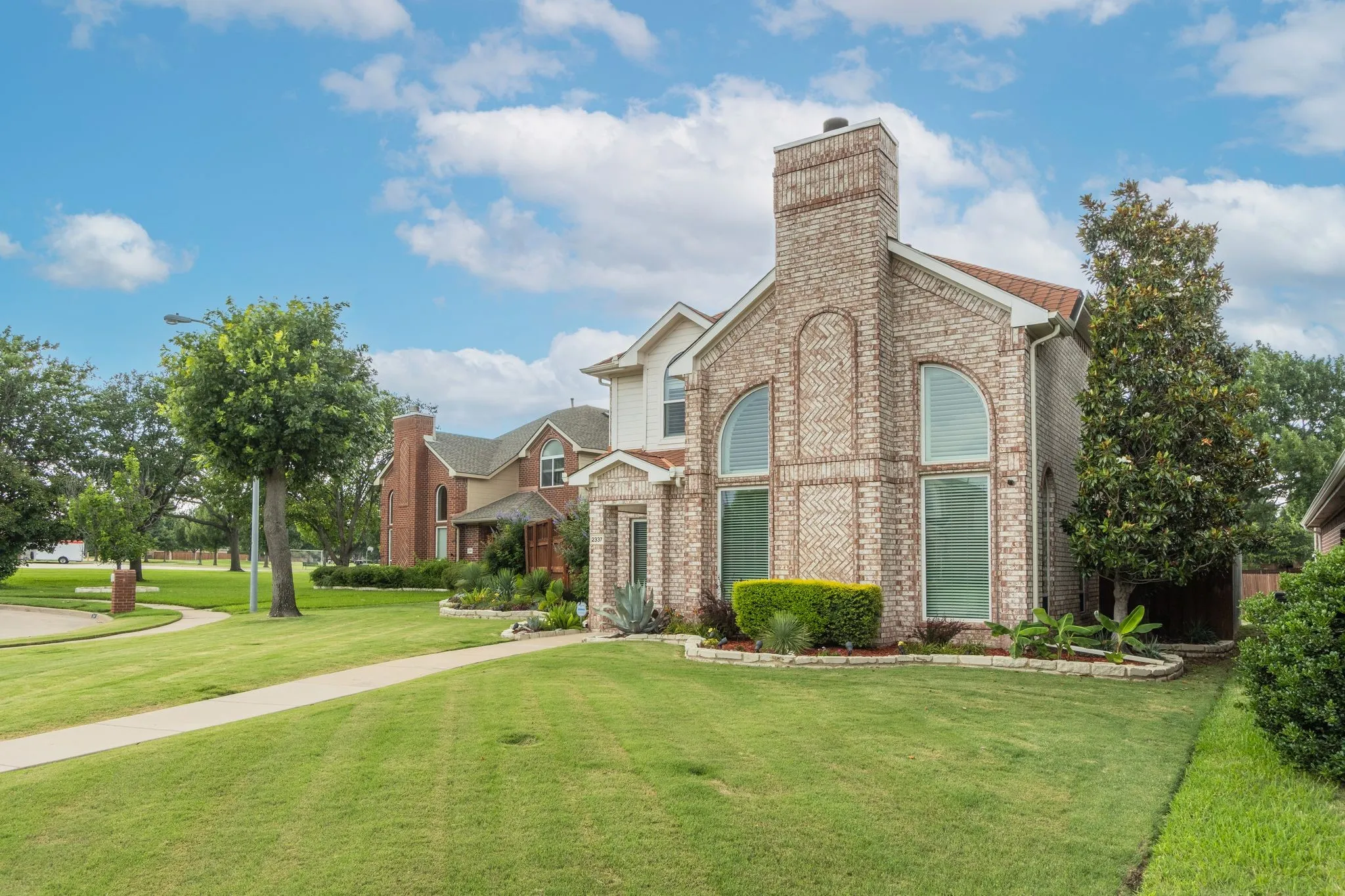 Single Family Residence For Sale in Collin County , 2337 Terping Place, Plano, Texas 75025, 3 Bedroom, 3 Bathroom, 2 Garage spaces, 1,668 Sqft, built in 1994, mls#21285731, Real Estate Agent in Plano, Homes For Sale in Collin county, Homes For Sale in Plano, Realtor in Plano Texas, Real Estate Brokerage Independent Realty Texas, Luminita Cordes Realtor