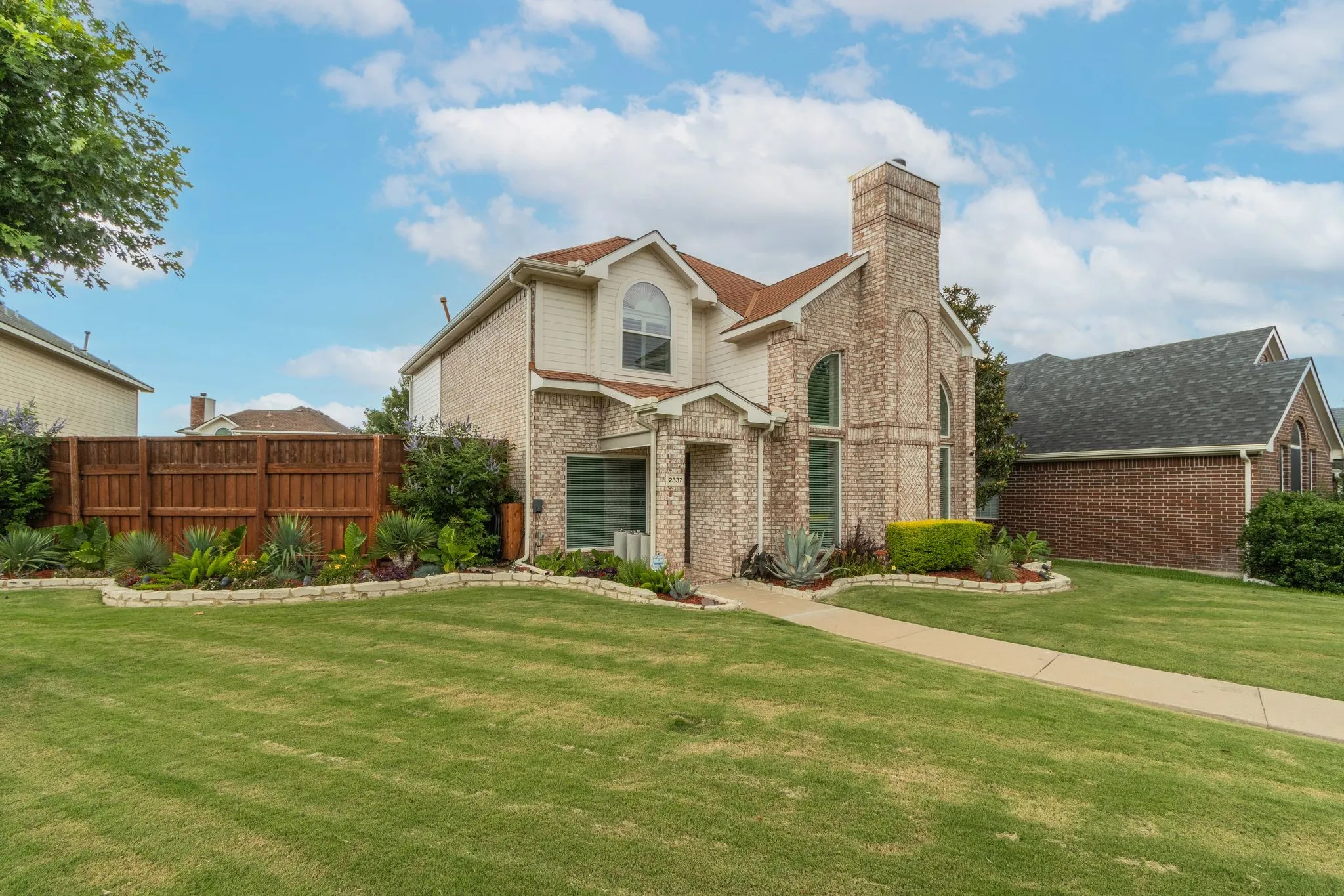 Single Family Residence For Sale in Collin County , 2337 Terping Place, Plano, Texas 75025, 3 Bedroom, 3 Bathroom, 2 Garage spaces, 1,668 Sqft, built in 1994, mls#21285731, Real Estate Agent in Plano, Homes For Sale in Collin county, Homes For Sale in Plano, Realtor in Plano Texas, Real Estate Brokerage Independent Realty Texas, Luminita Cordes Realtor