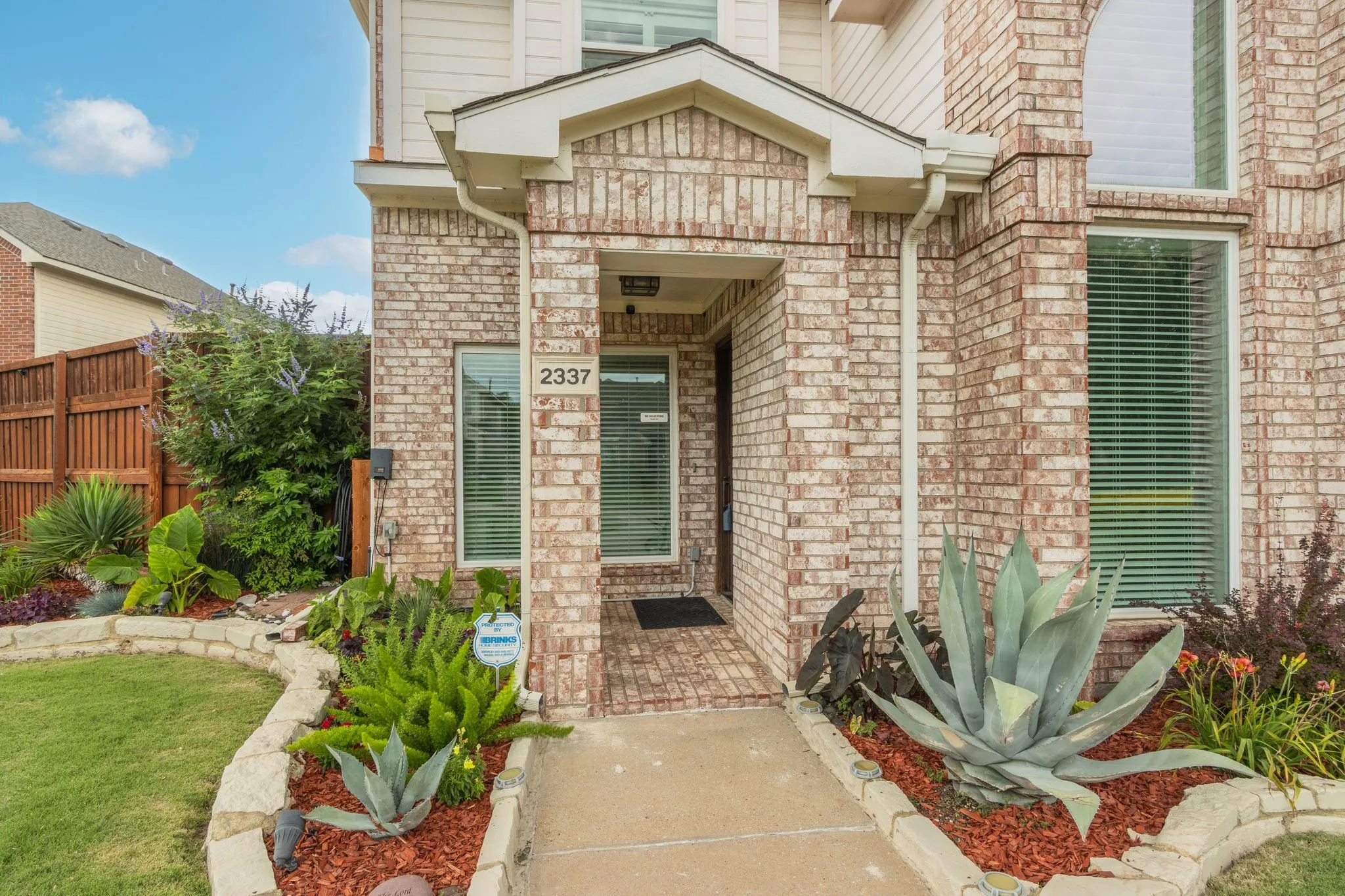 Single Family Residence For Sale in Collin County , 2337 Terping Place, Plano, Texas 75025, 3 Bedroom, 3 Bathroom, 2 Garage spaces, 1,668 Sqft, built in 1994, mls#21285731, Real Estate Agent in Plano, Homes For Sale in Collin county, Homes For Sale in Plano, Realtor in Plano Texas, Real Estate Brokerage Independent Realty Texas, Luminita Cordes Realtor