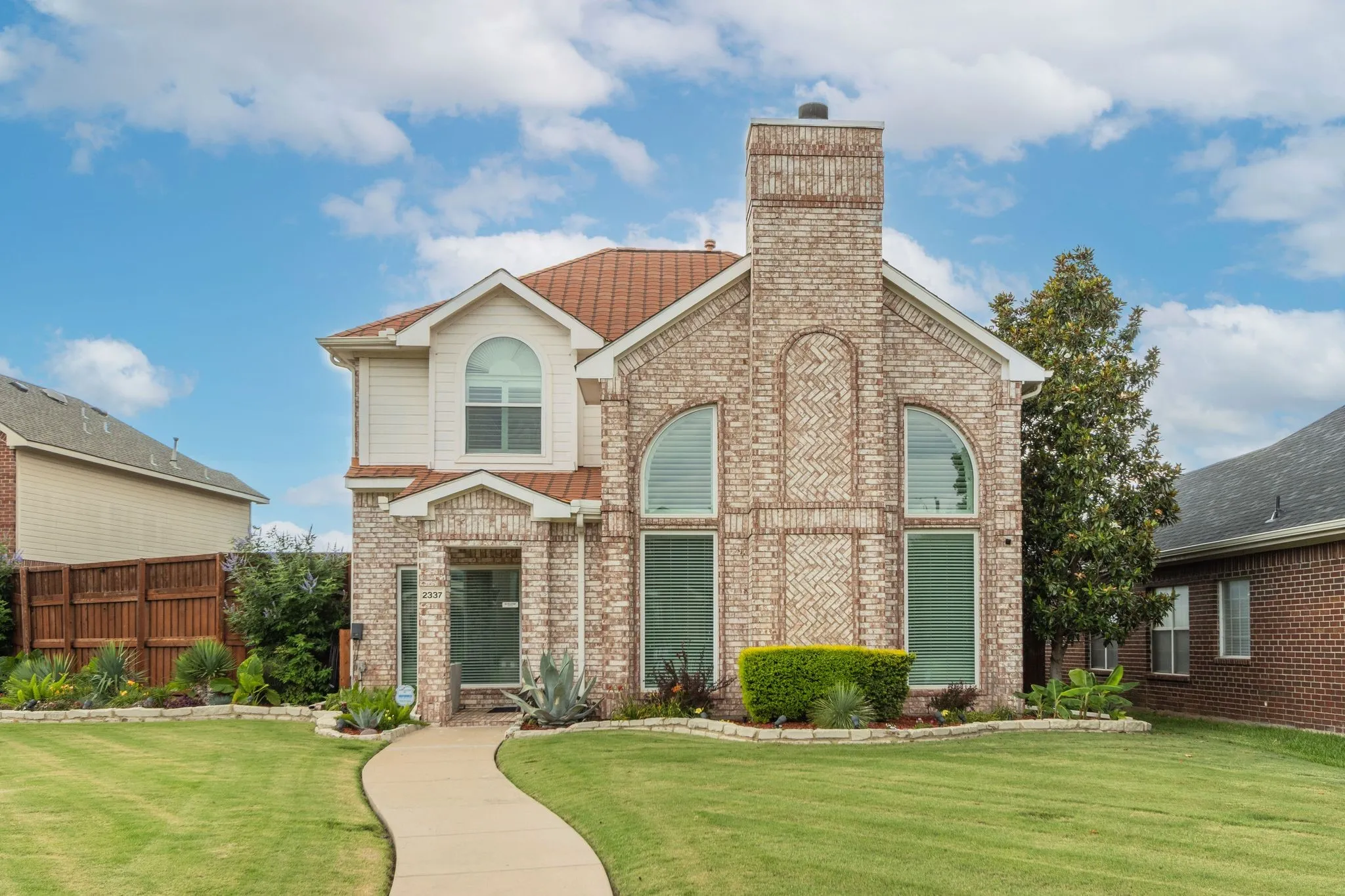 Single Family Residence For Sale in Collin County , 2337 Terping Place, Plano, Texas 75025, 3 Bedroom, 3 Bathroom, 2 Garage spaces, 1,668 Sqft, built in 1994, mls#21285731, Real Estate Agent in Plano, Homes For Sale in Collin county, Homes For Sale in Plano, Realtor in Plano Texas, Real Estate Brokerage Independent Realty Texas, Luminita Cordes Realtor