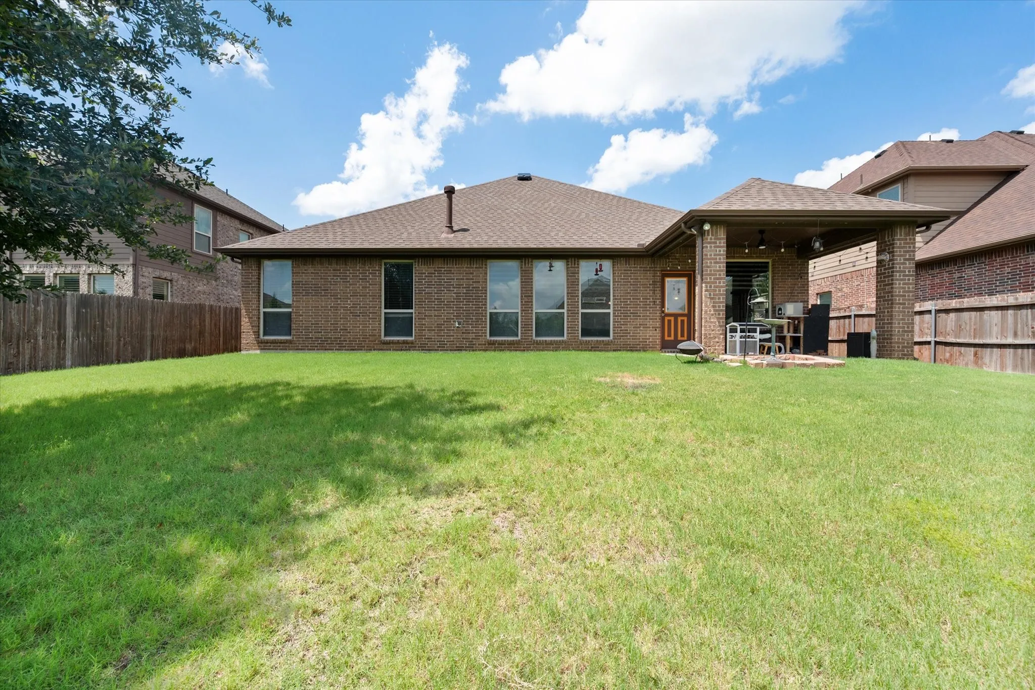 Single Family Residence For Sale in Tarrant County , 2919 Ladoga Drive, Grand Prairie, Texas 75054, 4 Bedroom, 3 Bathroom, 2 Garage spaces, 2,516 Sqft, built in 2015, mls#21291571, Real Estate Agent in Grand Prairie, Homes For Sale in Tarrant county, Homes For Sale in Grand Prairie, Realtor in Grand Prairie Texas, Real Estate Brokerage Independent Realty Texas, Luminita Cordes Realtor