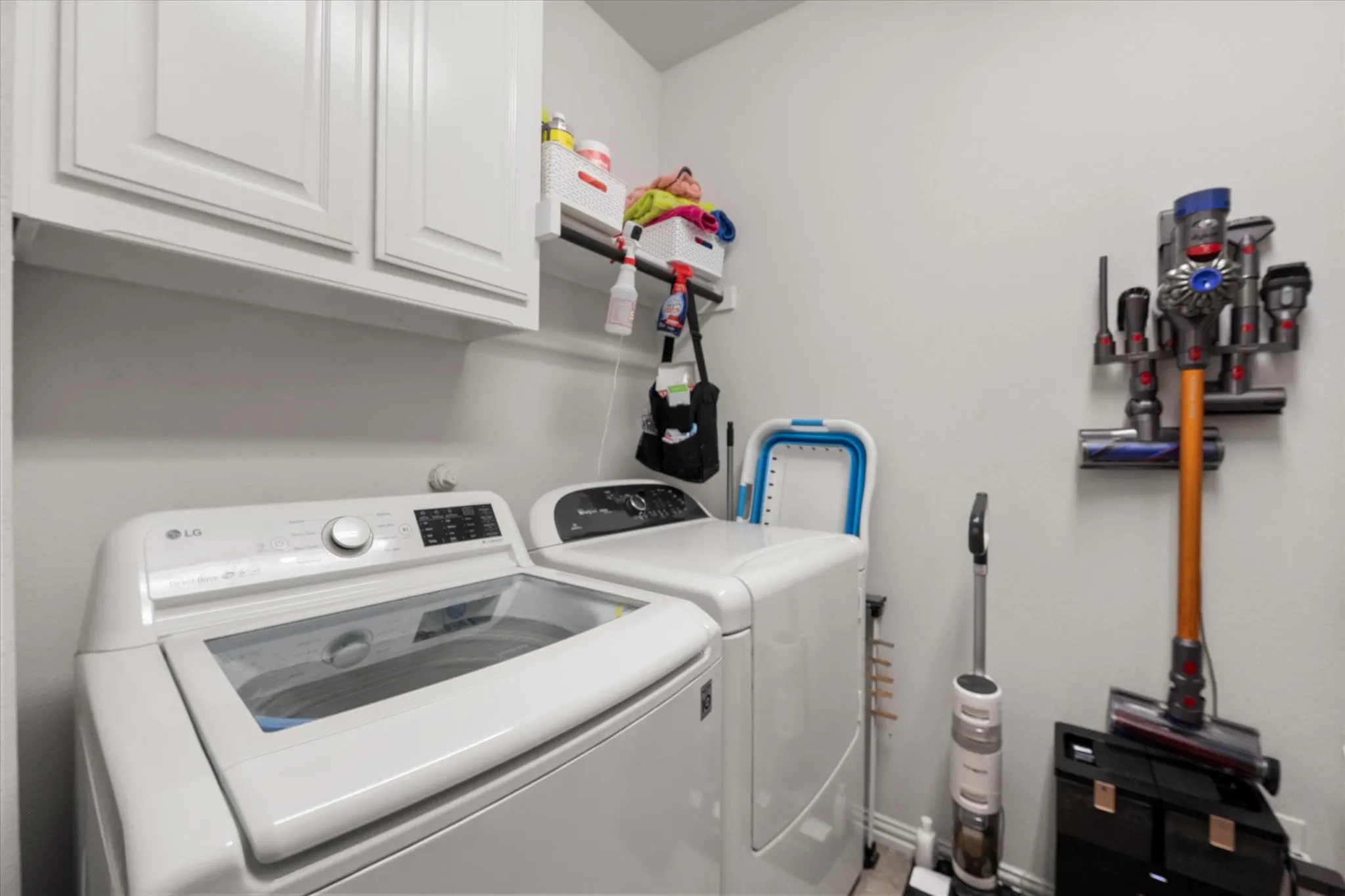 Single Family Residence For Sale in Tarrant County , 2919 Ladoga Drive, Grand Prairie, Texas 75054, 4 Bedroom, 3 Bathroom, 2 Garage spaces, 2,516 Sqft, built in 2015, mls#21291571, Real Estate Agent in Grand Prairie, Homes For Sale in Tarrant county, Homes For Sale in Grand Prairie, Realtor in Grand Prairie Texas, Real Estate Brokerage Independent Realty Texas, Luminita Cordes Realtor