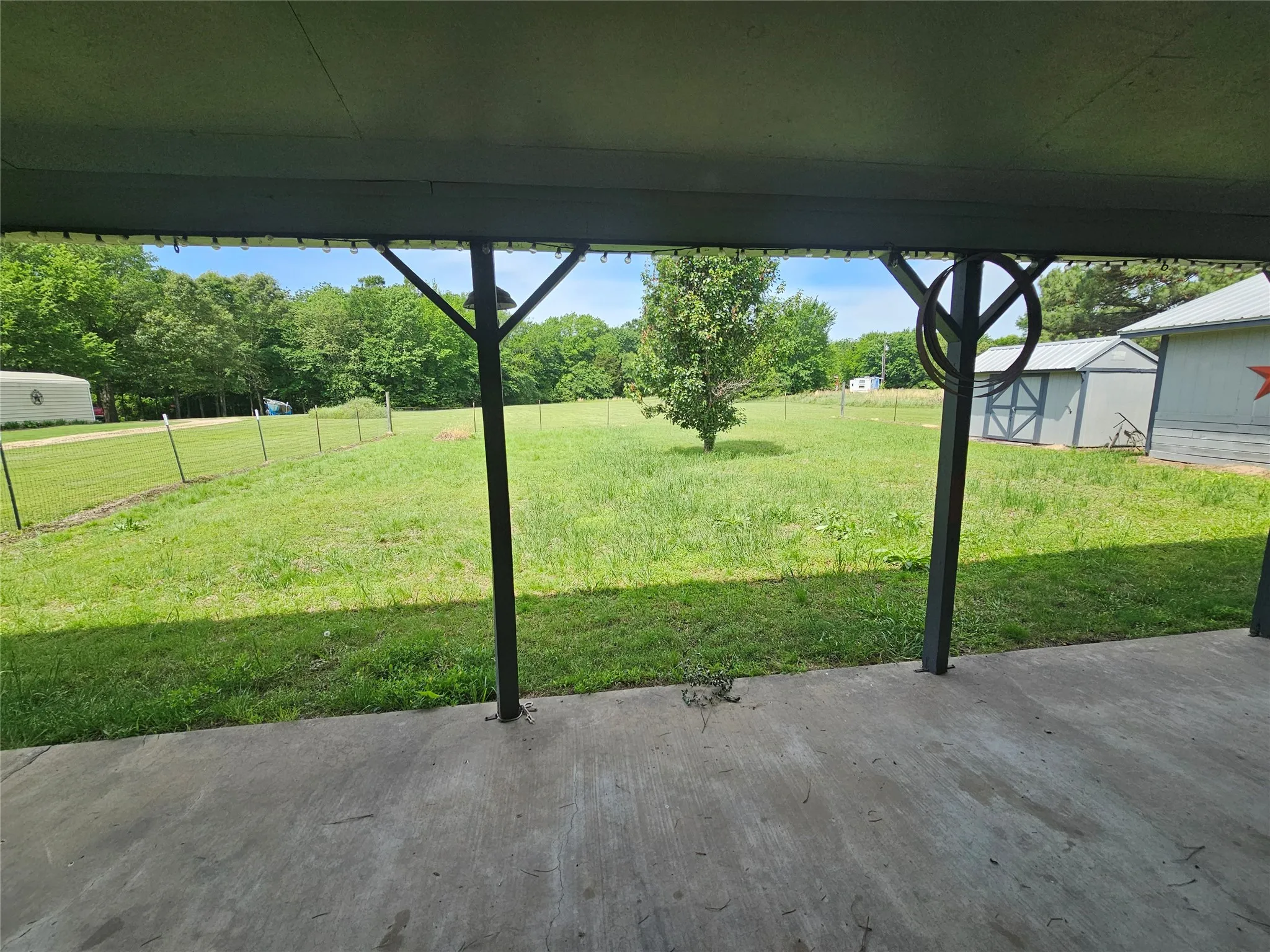 Single Family Residence For Sale in Wood County , 260 County Road 1885, Yantis, Texas 75497, 3 Bedroom, 2 Bathroom, 2 Garage spaces, 2,611 Sqft, built in 1984, Price $285,000, mls#21291244, Real Estate Agent in Yantis, Homes For Sale in Wood county, Homes For Sale in Yantis, Realtor in Yantis Texas, Real Estate Brokerage Independent Realty Texas, Luminita Cordes Realtor