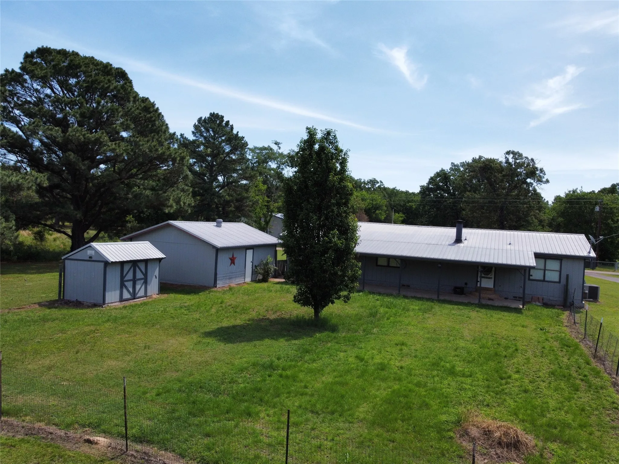Single Family Residence For Sale in Wood County , 260 County Road 1885, Yantis, Texas 75497, 3 Bedroom, 2 Bathroom, 2 Garage spaces, 2,611 Sqft, built in 1984, Price $285,000, mls#21291244, Real Estate Agent in Yantis, Homes For Sale in Wood county, Homes For Sale in Yantis, Realtor in Yantis Texas, Real Estate Brokerage Independent Realty Texas, Luminita Cordes Realtor