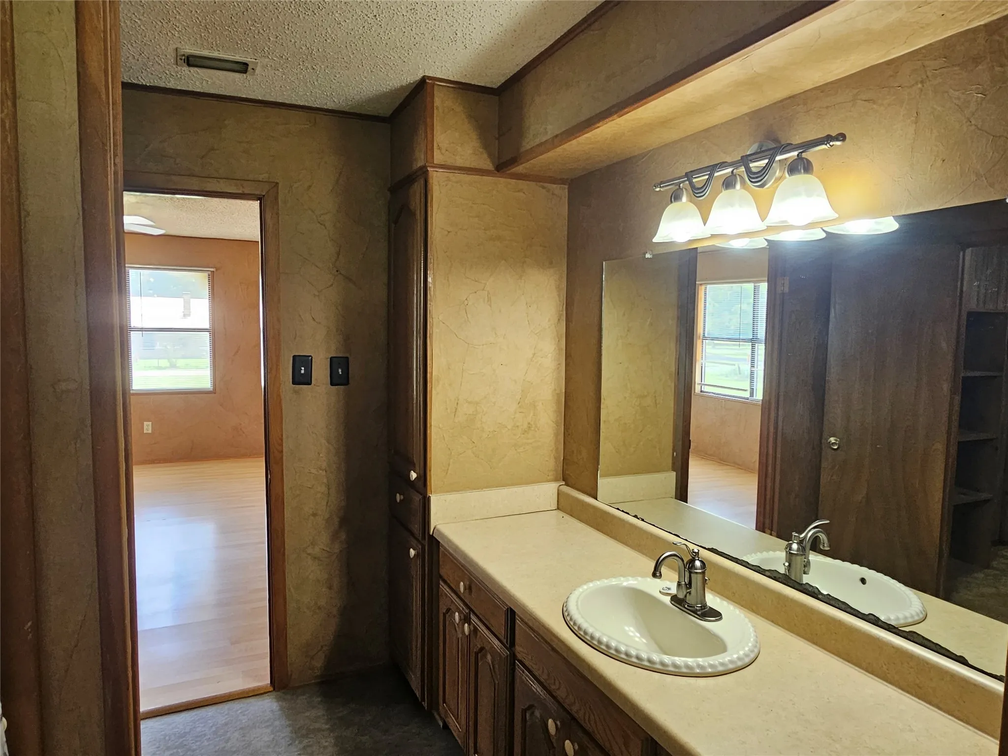 Single Family Residence For Sale in Wood County , 260 County Road 1885, Yantis, Texas 75497, 3 Bedroom, 2 Bathroom, 2 Garage spaces, 2,611 Sqft, built in 1984, Price $285,000, mls#21291244, Real Estate Agent in Yantis, Homes For Sale in Wood county, Homes For Sale in Yantis, Realtor in Yantis Texas, Real Estate Brokerage Independent Realty Texas, Luminita Cordes Realtor